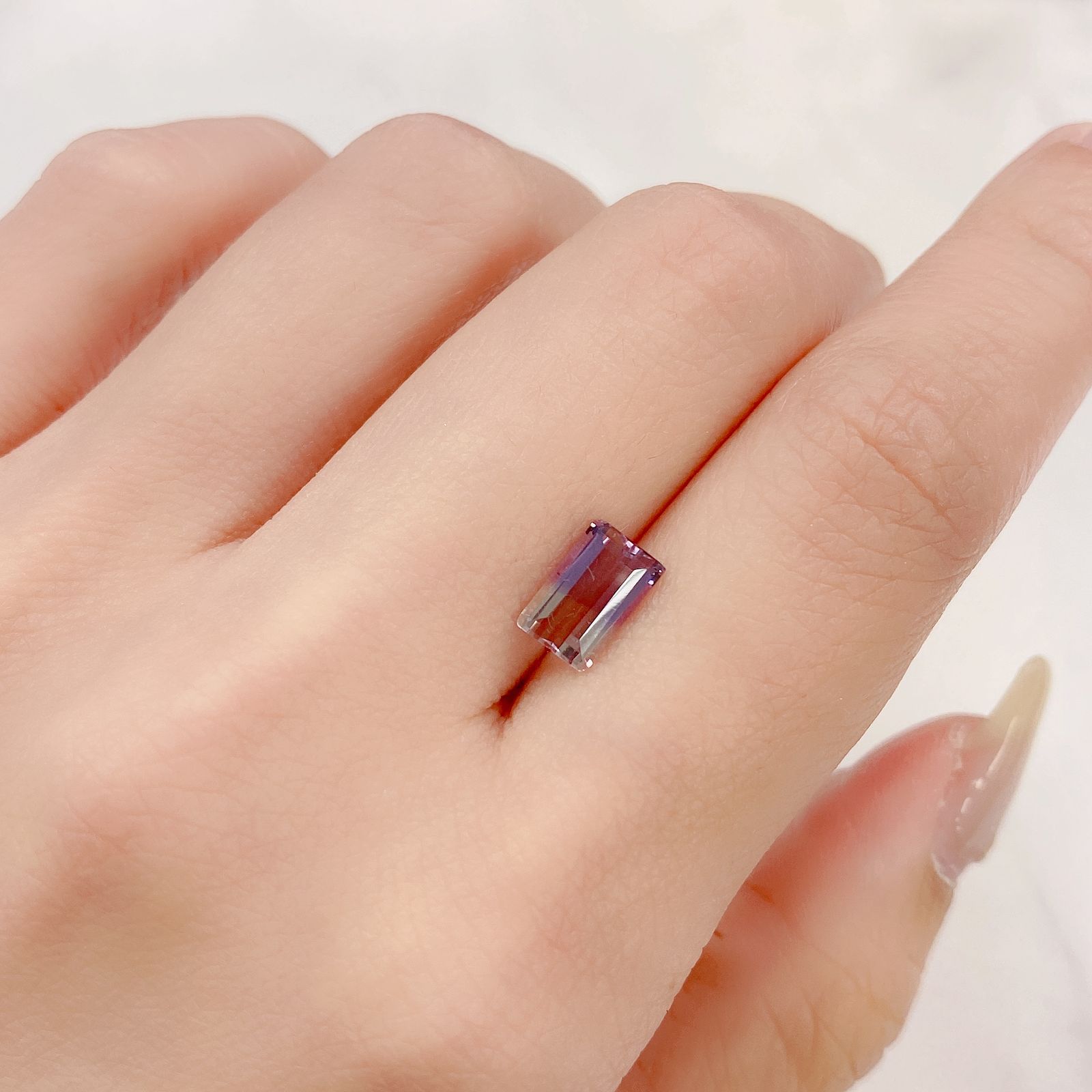 アワーグラスアメジスト(宝石名バイカラー・クォーツ) モロッコ産 1.25ct 識別済[210812317]8×5.1mm前後