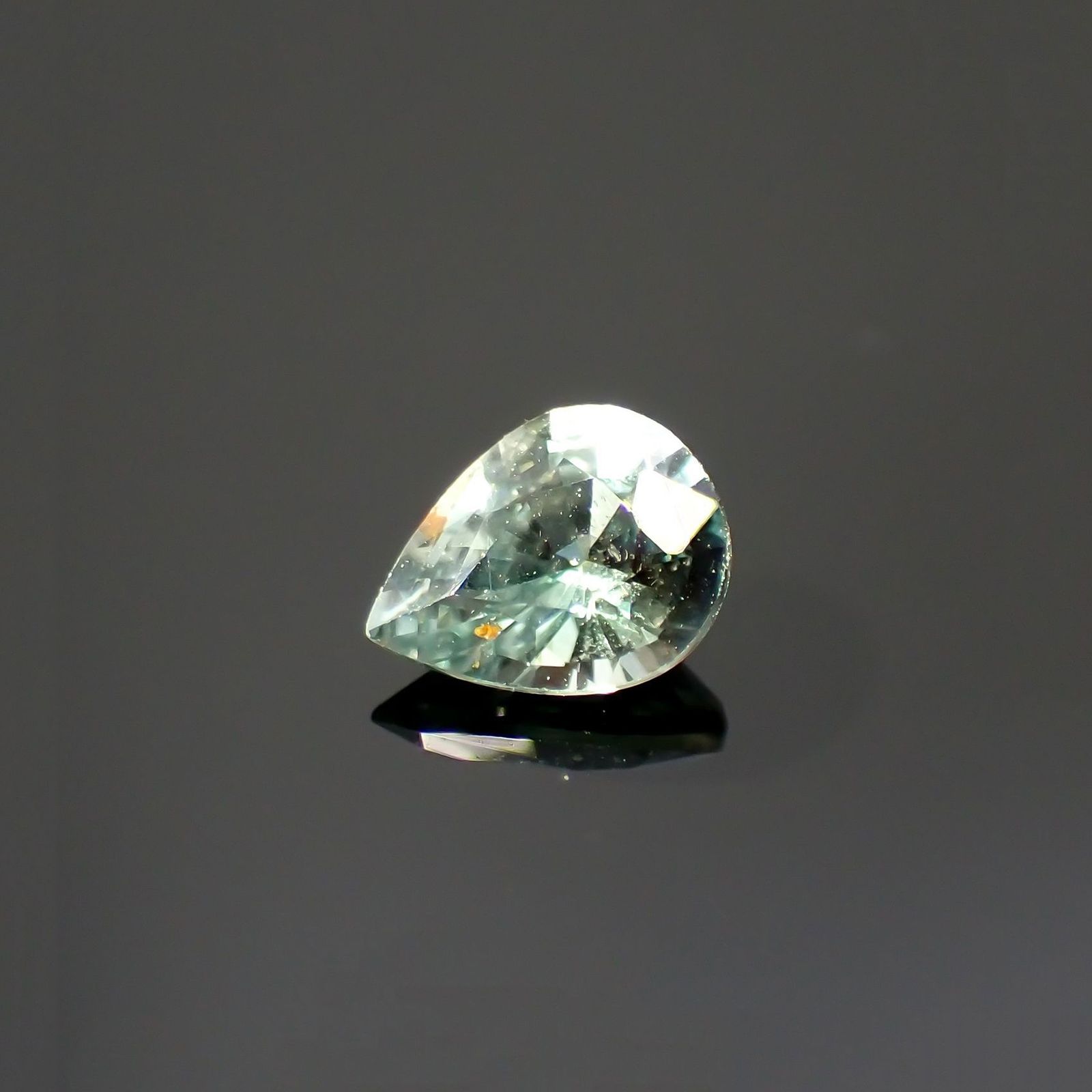 グリーンクリソベリル(宝石名クリソベリル)スリランカ/マダガスカル産 識別済 0.24ct / 4.5x3.4mm前後 [260514479]