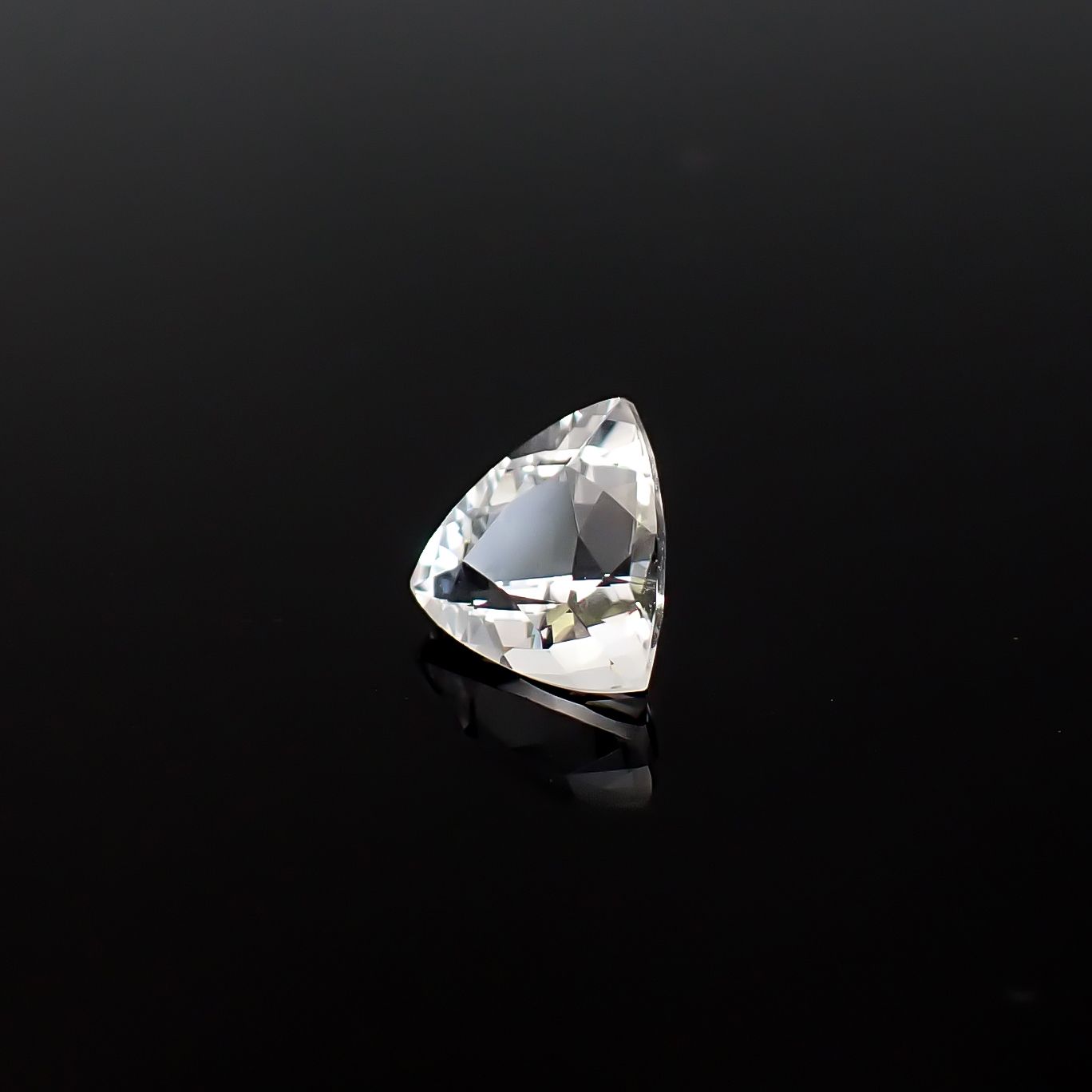 日本水晶 山梨県乙女鉱山産 2.09ct / 8.8x9mm前後 [260632417]
