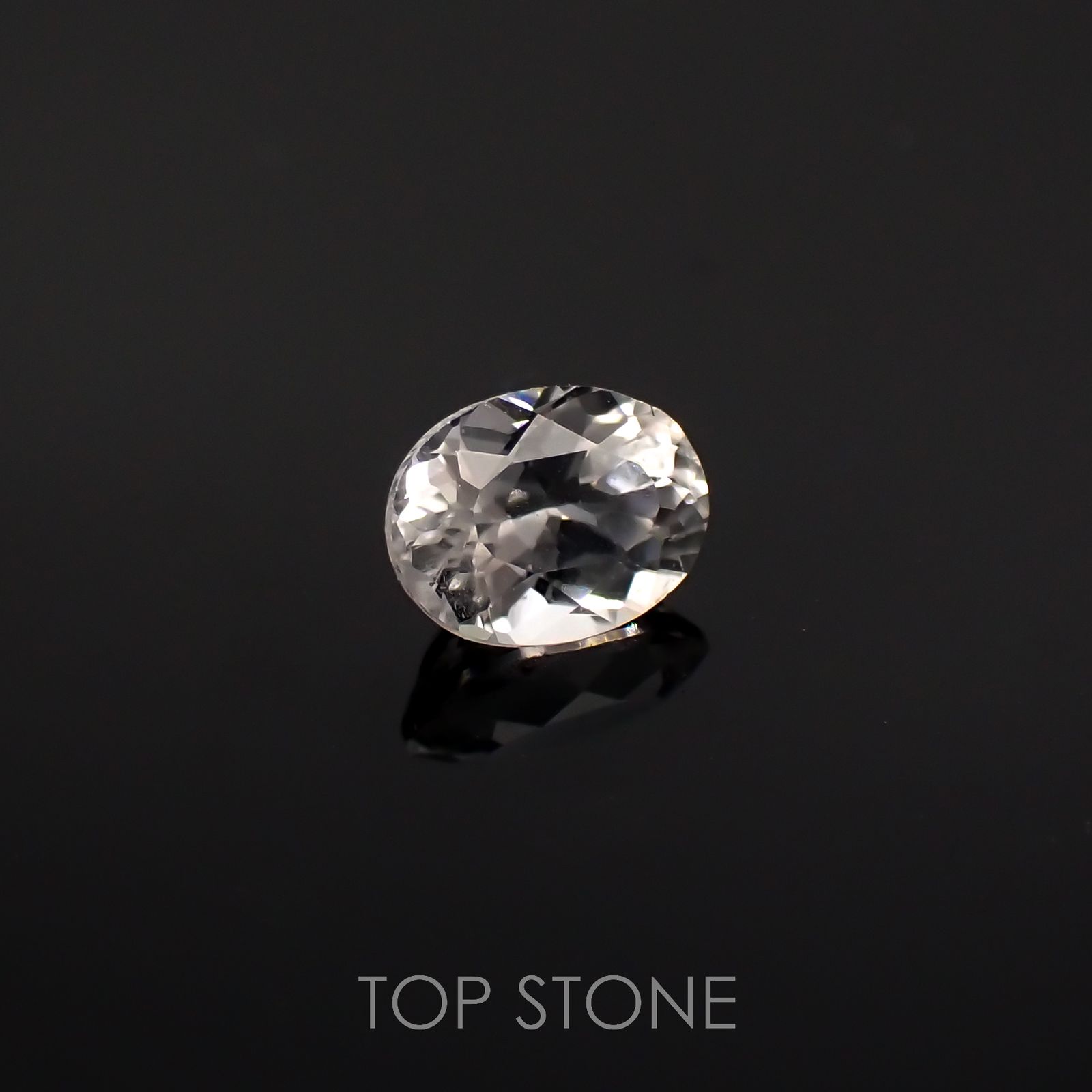 フェナカイト(宝石名フェナカイト)マダガスカル産 0.37ct 識別済[221018421]5.1x3.9mm前後