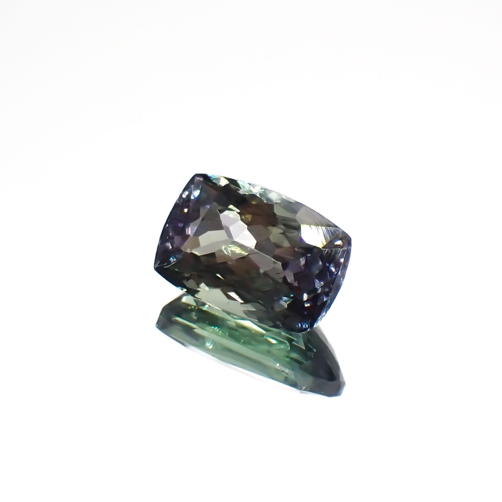 バイカラータンザナイト(宝石名ゾイサイト)タンザニア産 2.67ct 識別済[221119002]9.7x6.4mm前後