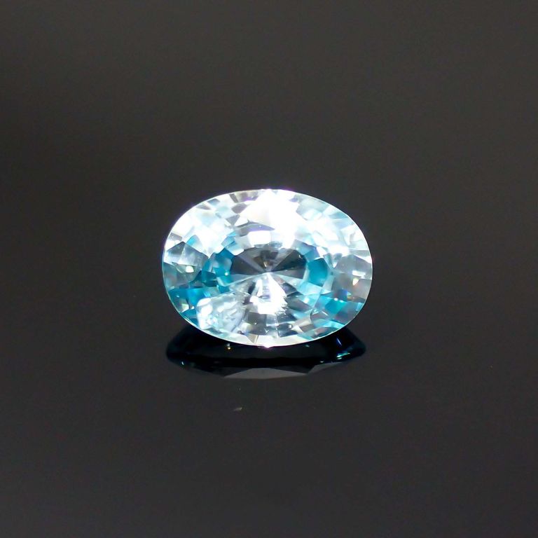 バイカラーブルージルコン カンボジア産 1.79ct[221018646]8x6.1mm前後 