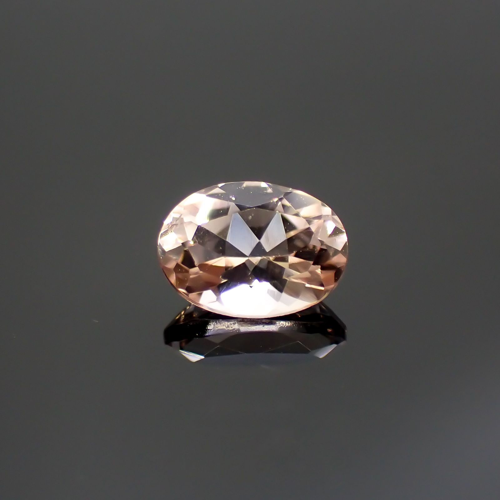 モルガナイト(宝石名モルガナイト)ナイジェリア産 0.80ct 識別済[220114002]7.1x5.3mm前後