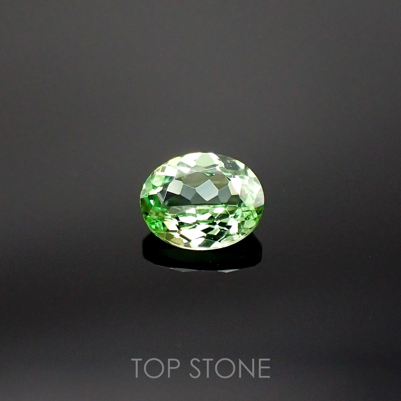 ミントガーネット(宝石名グリーン グロッシュラー・ガーネット) タンザニア産 0.44ct 識別済[210711534]5.3×4.1mm前後