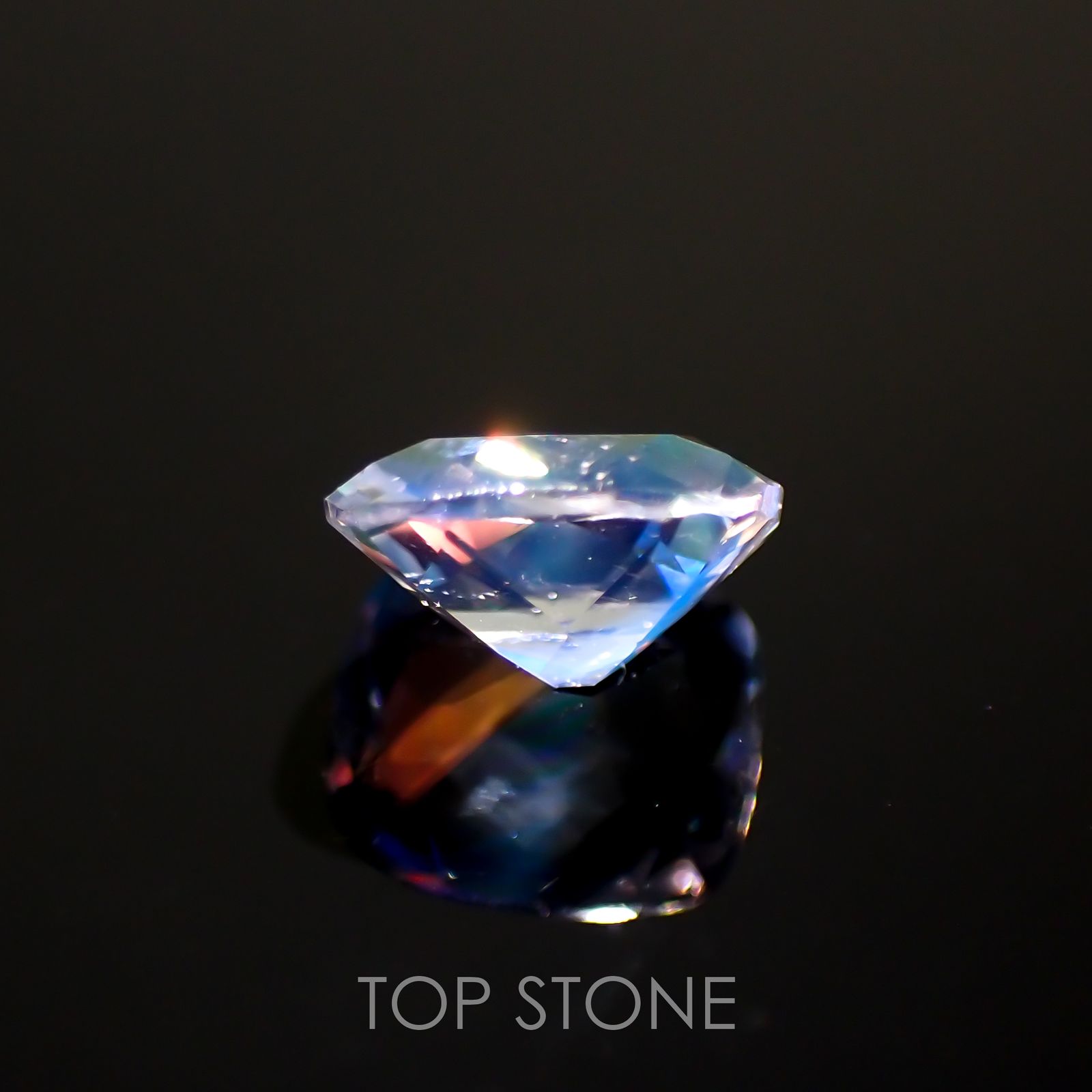 レインボームーンストーン(宝石名ラブラドライト)マダガスカル産 0.6ct 識別済[211113755]6x5.1mm前後