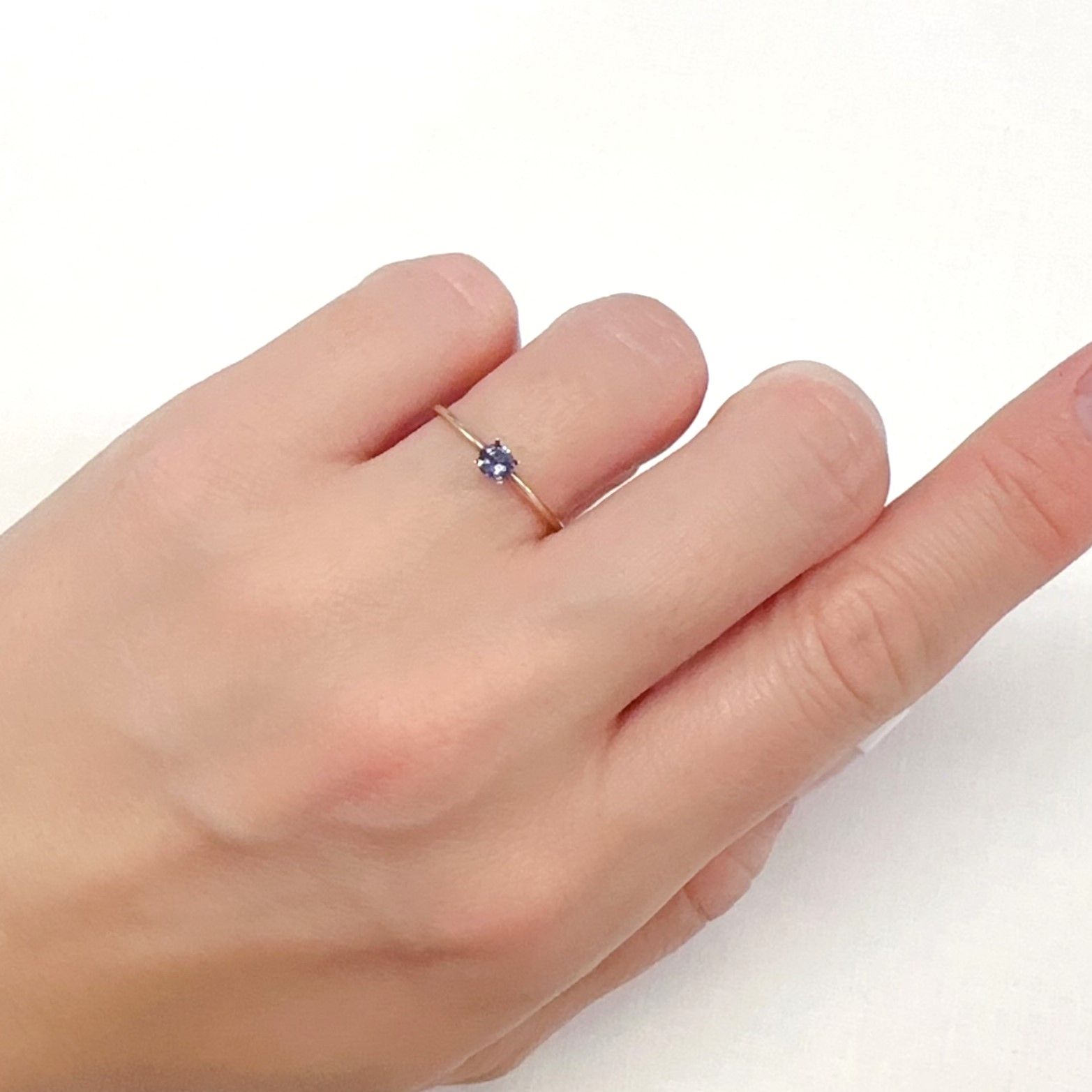 ベキリーブルーガーネット（カラーチェンジガーネット アレキタイプ） マダガスカル・ベキリー産 0.24ct[231224760]3.6x3.6mm前後