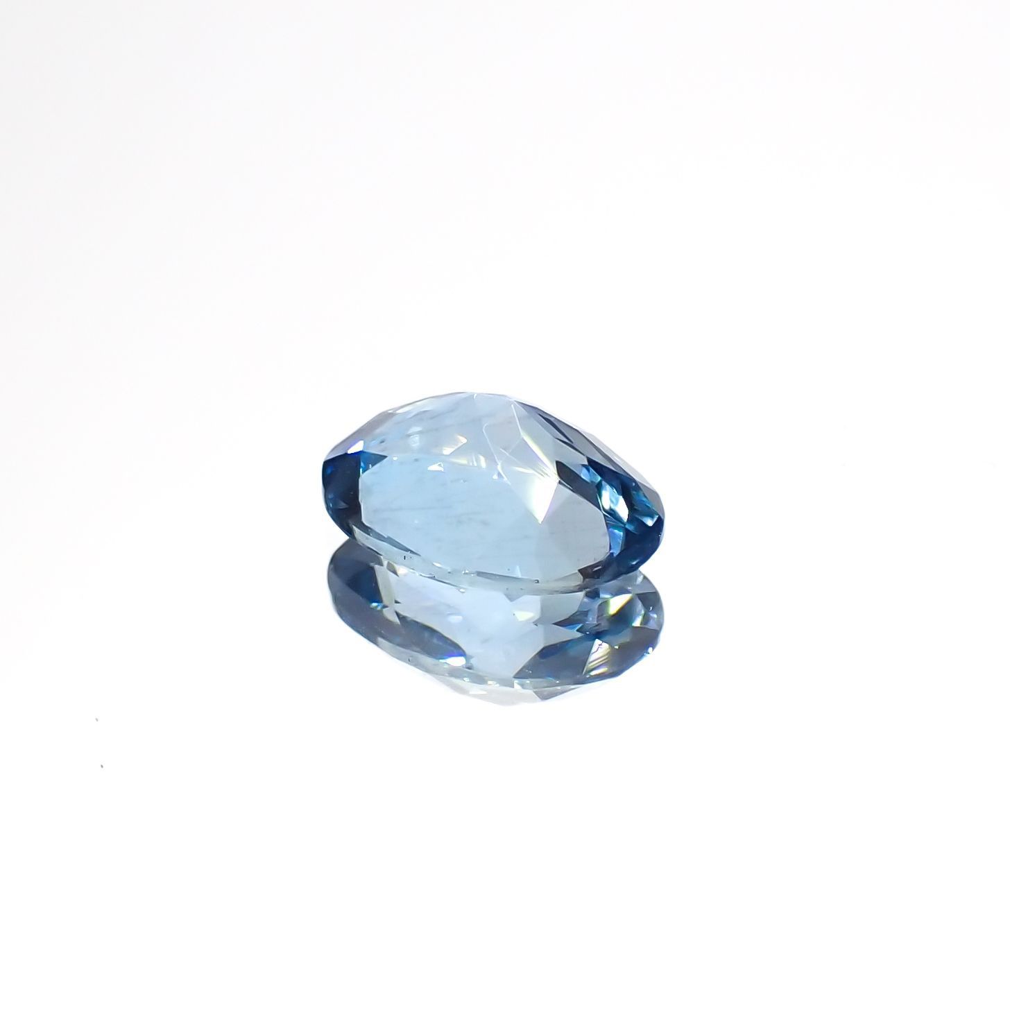 アクアマリン(宝石名アクアマリン)ナイジェリア産 0.66ct 識別済[230220737]7.2x5.1mm前後