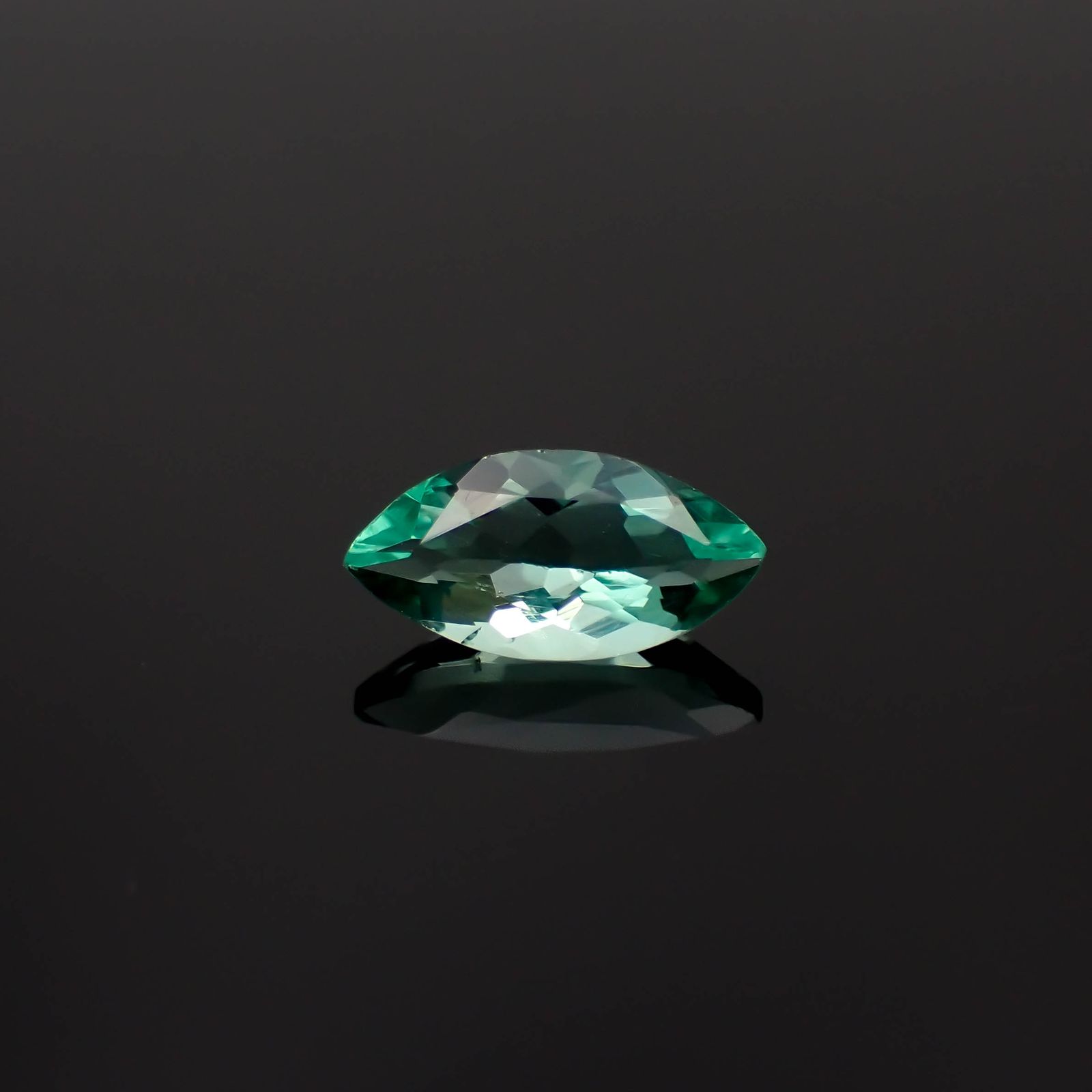 フローライト フルオレッセンス イギリス・ロジャリー鉱山産 1.44ct[230522140]10.8x5.4mm前後