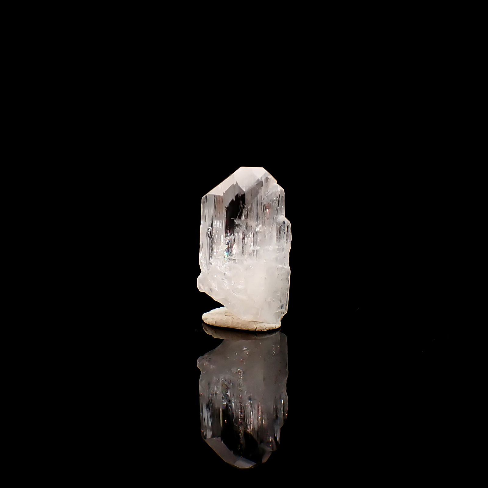 ダンビュライト原石 メキシコ産 10.62ct / 20.3x11.7mm前後 [260532166]