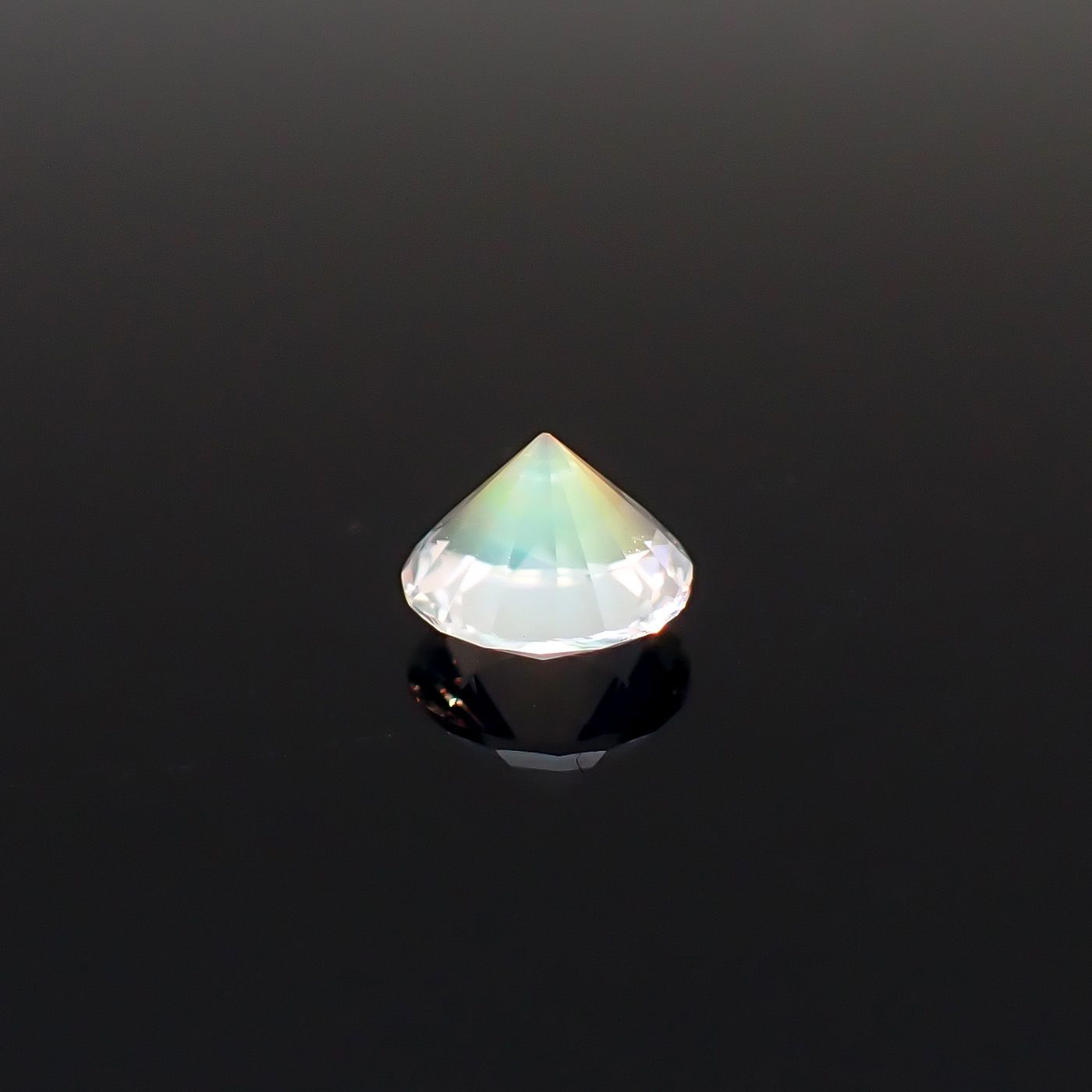 レインボームーンストーン マダガスカル産 0.80ct / 6.2x6.2mm前後 [260632384]