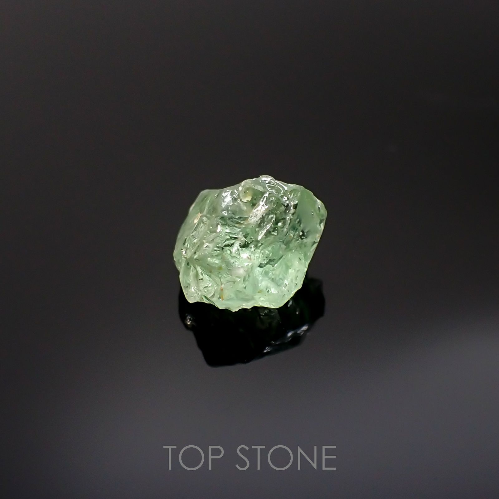 バナジウムコーネルピン原石(宝石名コーネルピン)タンザニア・タンガ州産 3.65ct 識別済[220716909]7.9x8.8mm前後