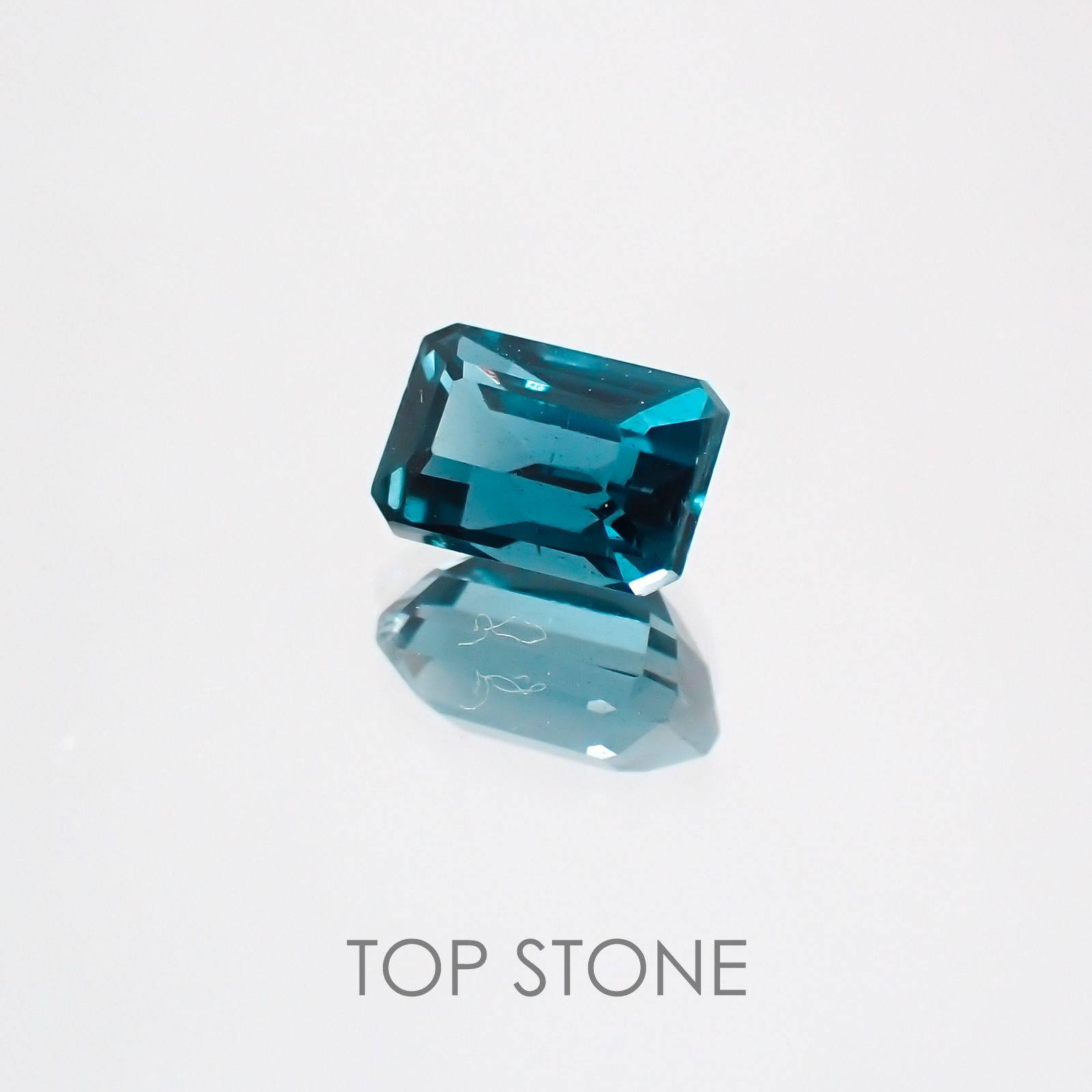 オーシャンブルーカイヤナイト インド産 ルース 0.92ct[210410522]5.8×3.8mm前後