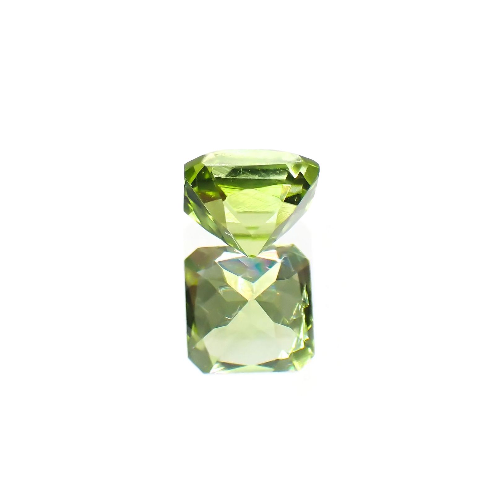 ペリドット(宝石名ペリドット) パキスタン産 識別済 0.76ct / 5.1x5mm前後 [260713489]