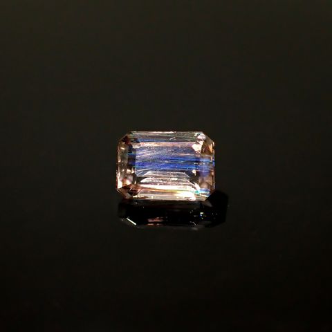 レインボースキャポライト ブラジル産 0.98ct / 6.9x4.8mm前後 [250931048]