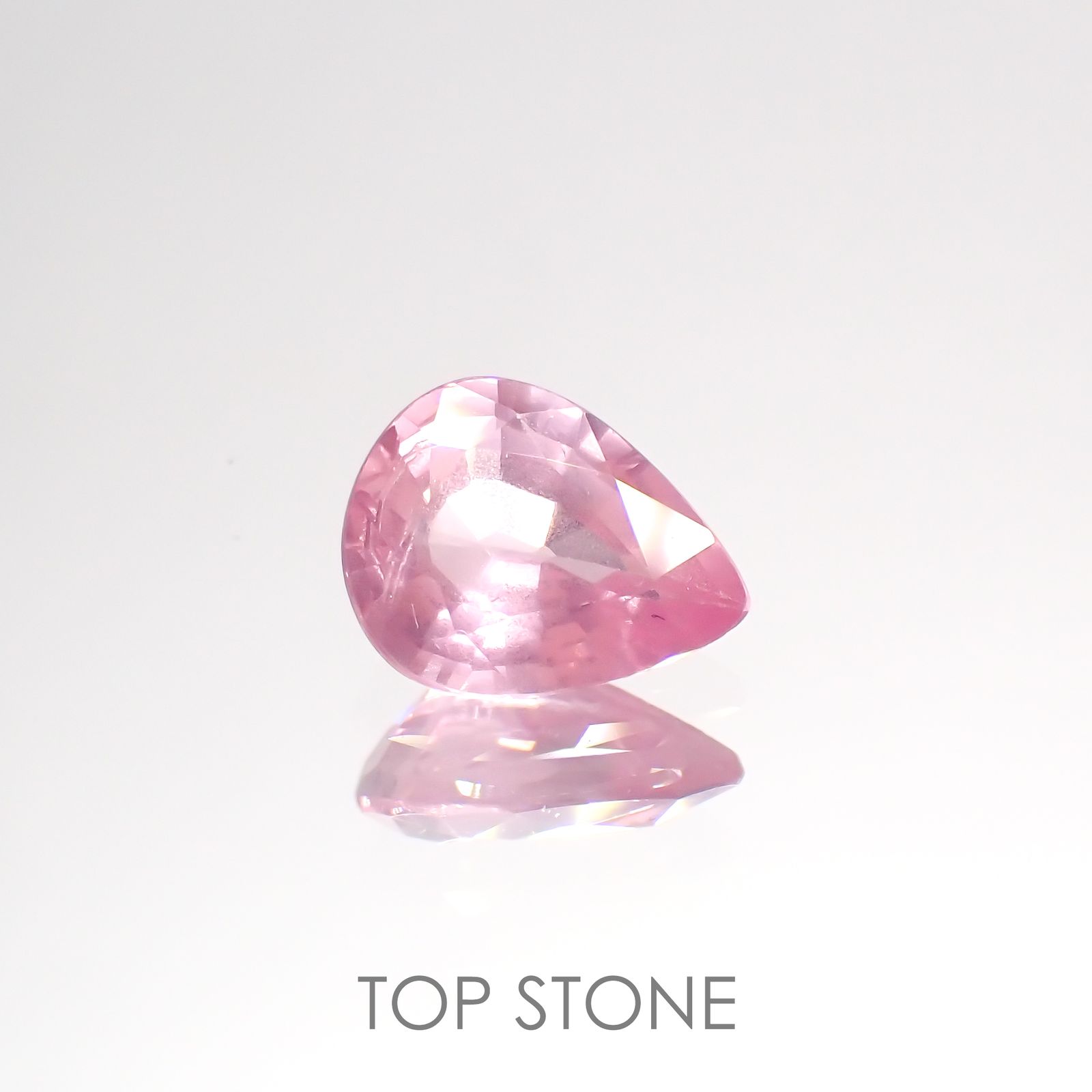 シルキーピンクスピネル(宝石名ピンク・スピネル)タンザニア産 0.76ct 識別済[220114137]6.8x5.3mm前後