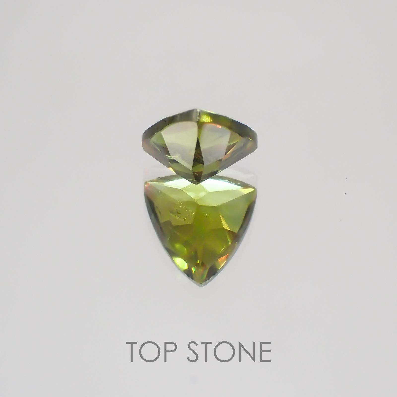 スフェーン パキスタン産 ルース 0.78ct[20032037]5.9×6.3mm前後