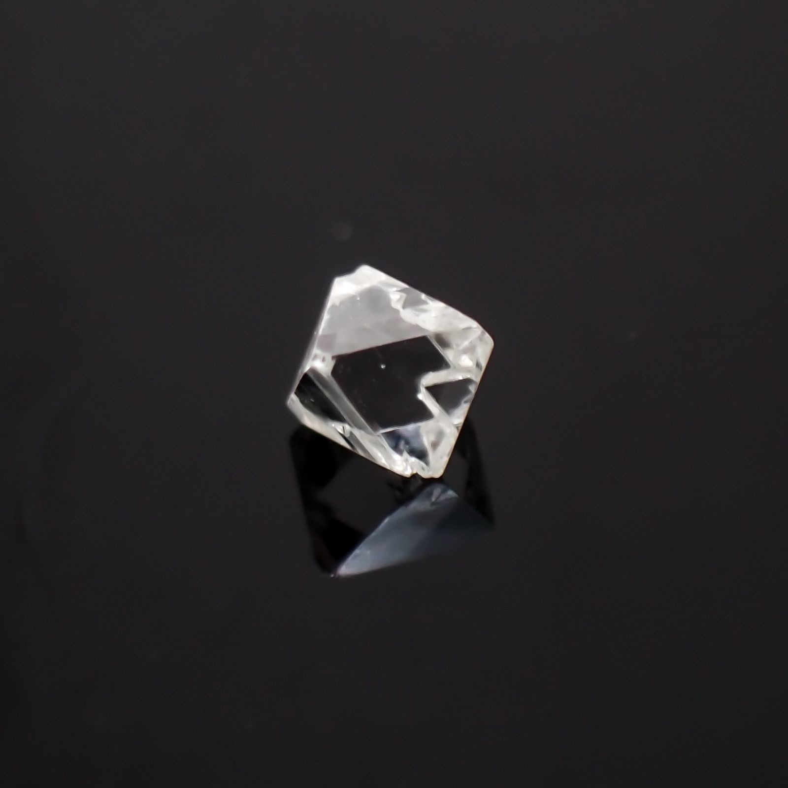 ソーヤブルダイヤモンド(宝石名ダイアモンド) ロシア産 原石・結晶 0.057ct 識別済[210410550]2.5×2.4mm前後