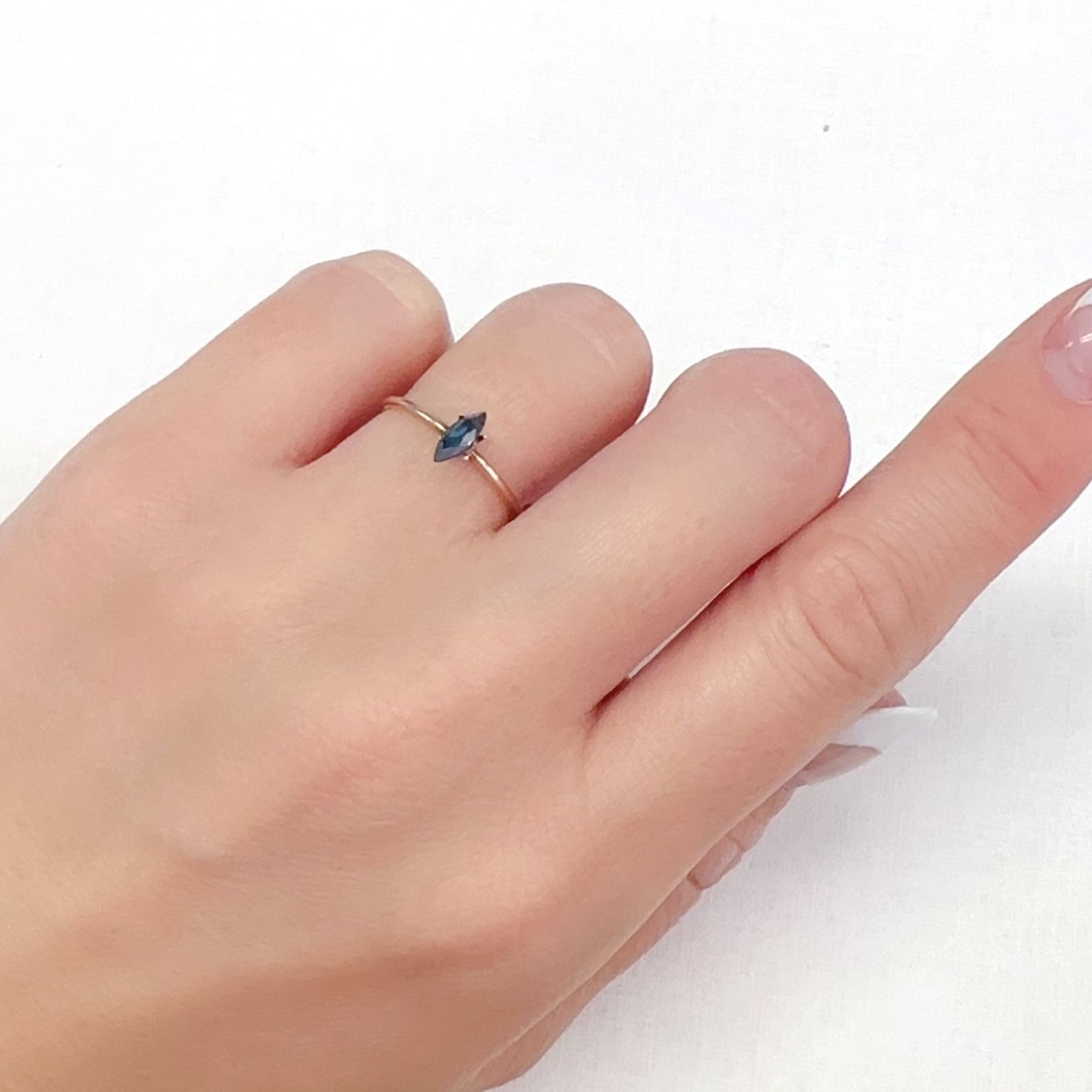 サファイア(宝石名サファイア)ケニア産 0.41ct 識別済[231225184]7x2.8mm前後