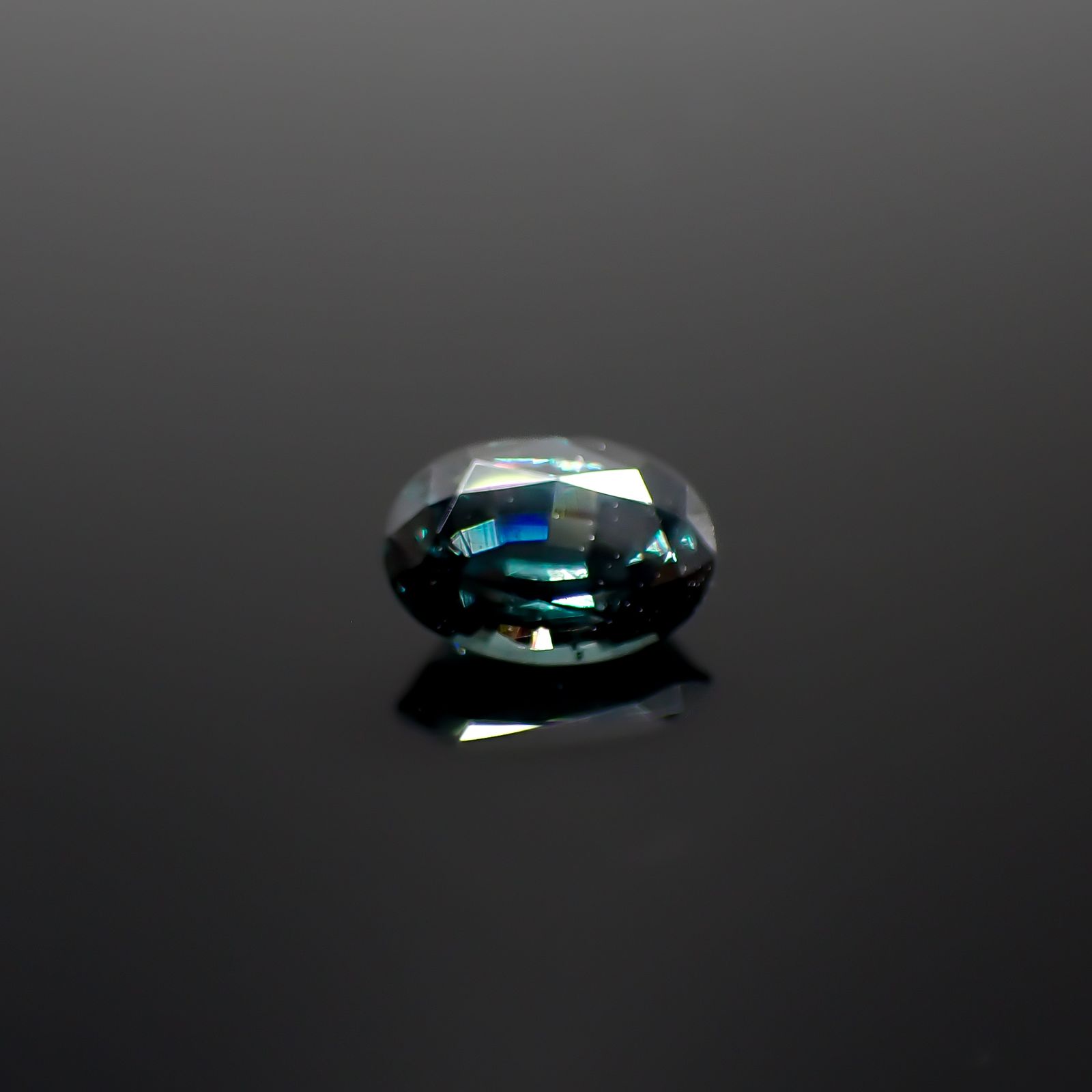 ベキリーブルーガーネット（カラーチェンジガーネット アレキタイプ） マダガスカル・ベキリー産 0.75ct [241029378]6.5x4.5mm前後