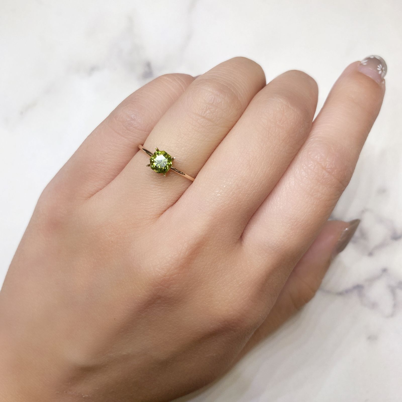◇オクタゴンカット◇ペリドット(宝石名ペリドット) パキスタン産 0.75ct 識別済[251013112]5.1×5mm前後
