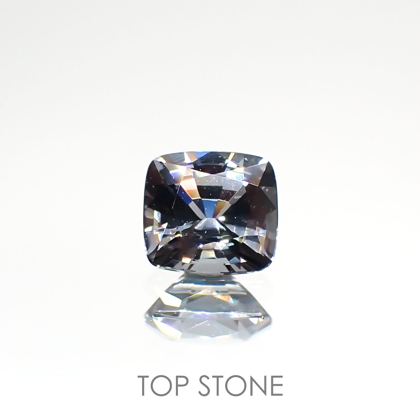 プラチナスピネル(宝石名スピネル) ビルマ産 0.695ct ソ付(彩珠)[210912848]5.1×4.8mm前後