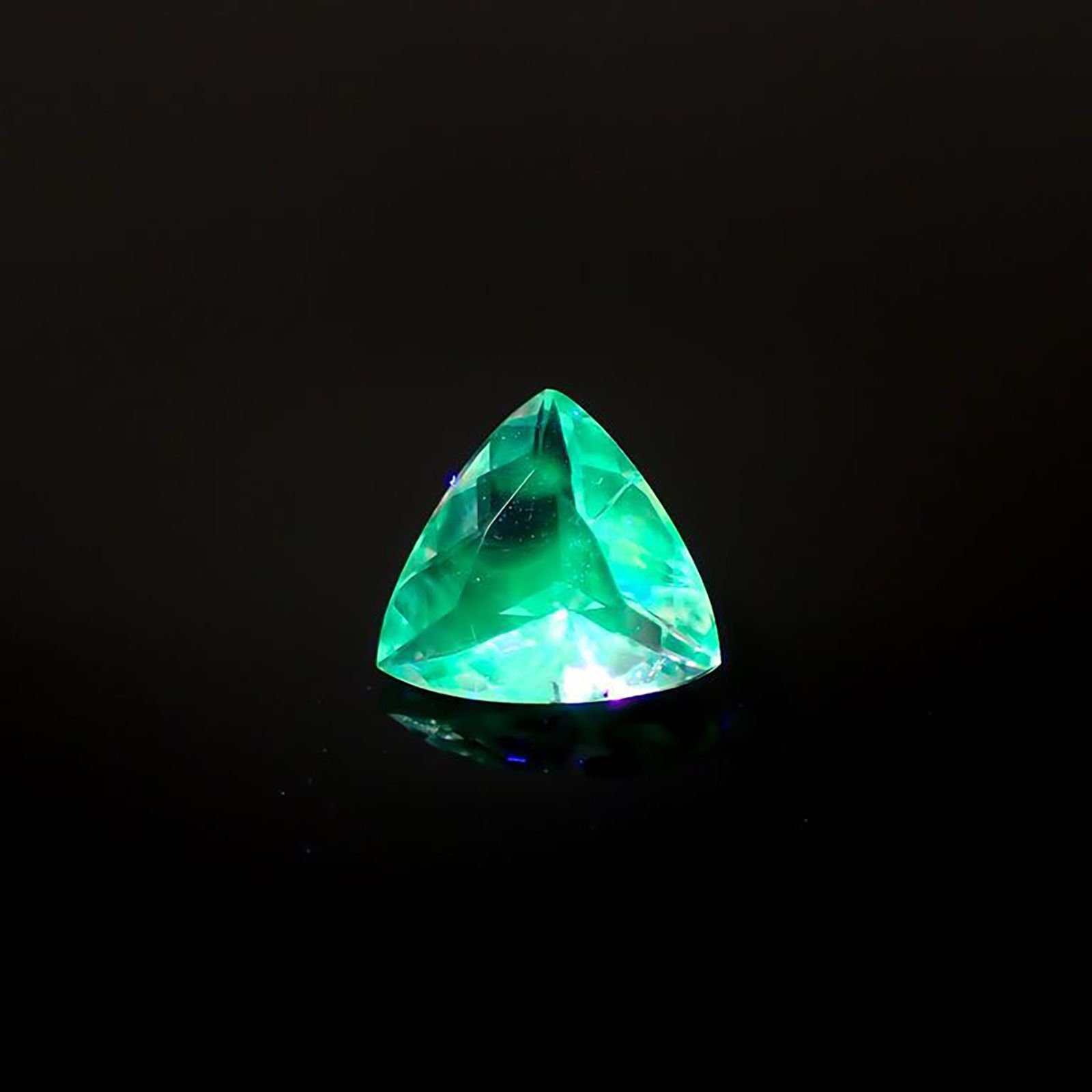 ハイアライトオパール メキシコ産 0.94ct [221018235]7.5x7.9mm前後