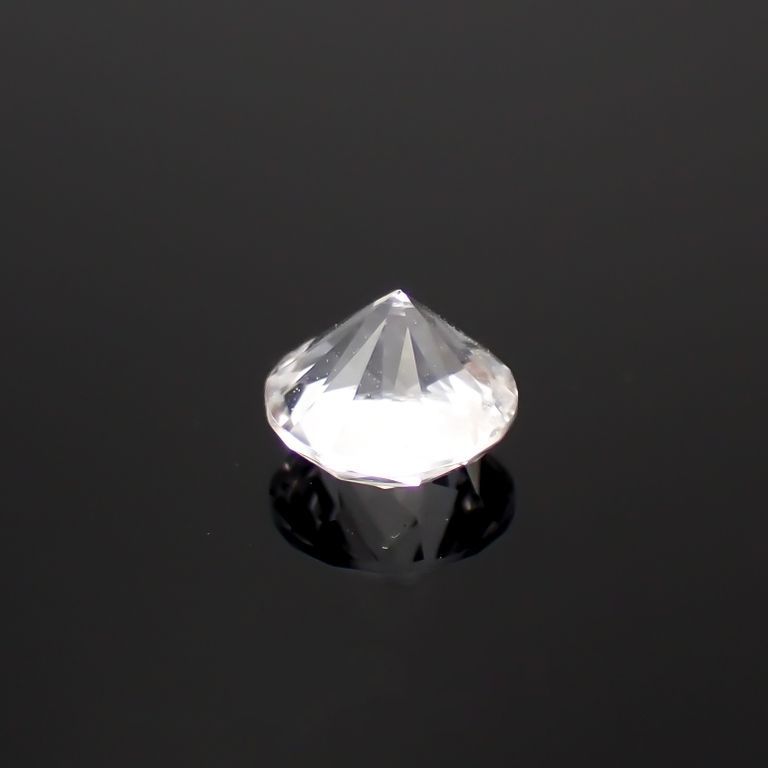 フェナカイト(宝石名ホワイト・フェナカイト)ロシア産 0.535ct ソ付(彩珠)[221219725]5.2x5.1mm前後