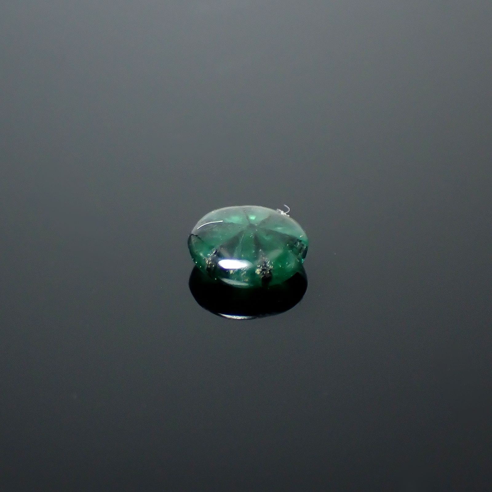 トラピッチェエメラルド コロンビア産 0.39ct[240326504]5.2x5.1mm前後