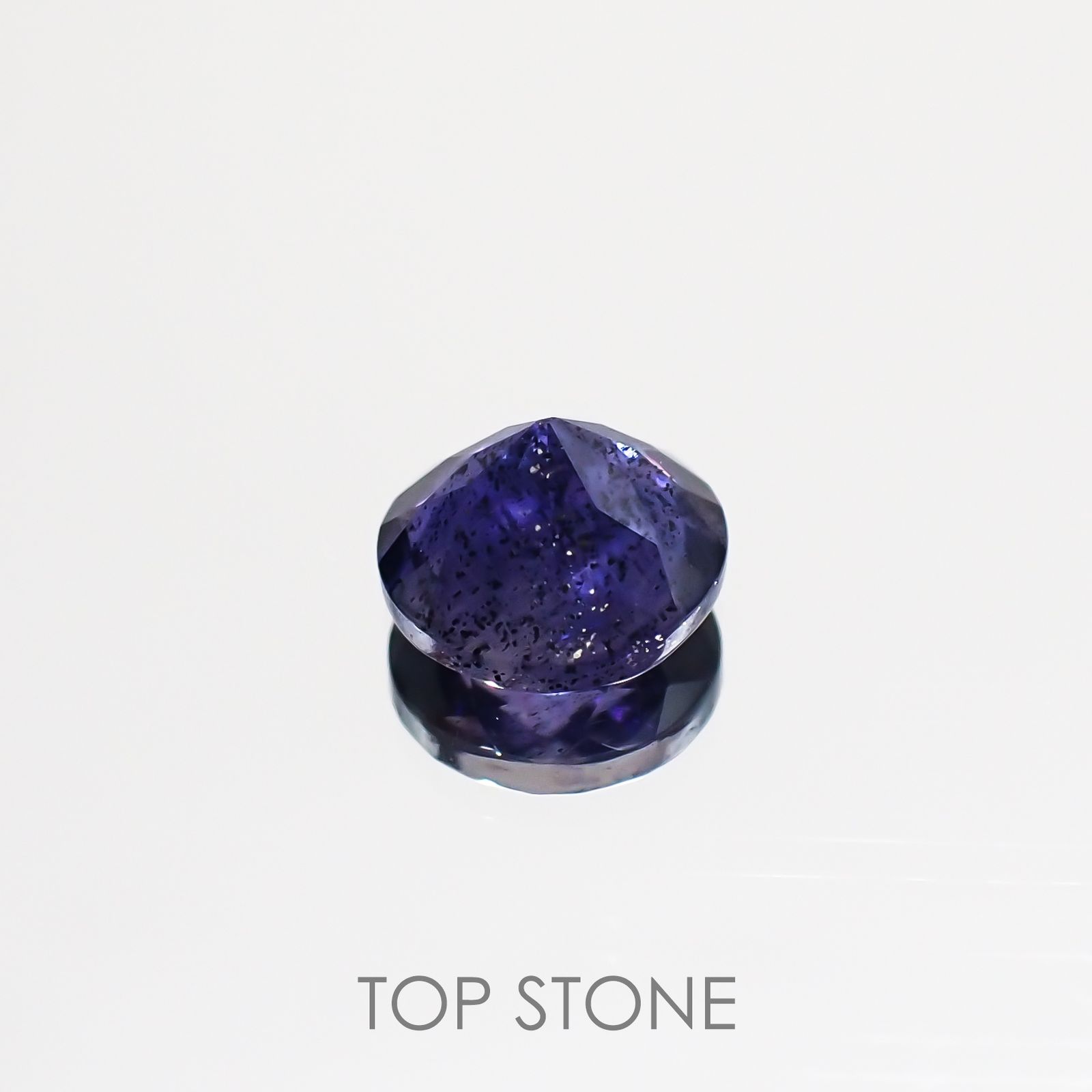 アイオライトサンストーン インド・ブラジル産 ルース 0.77ct[210611089]6.1×6mm前後