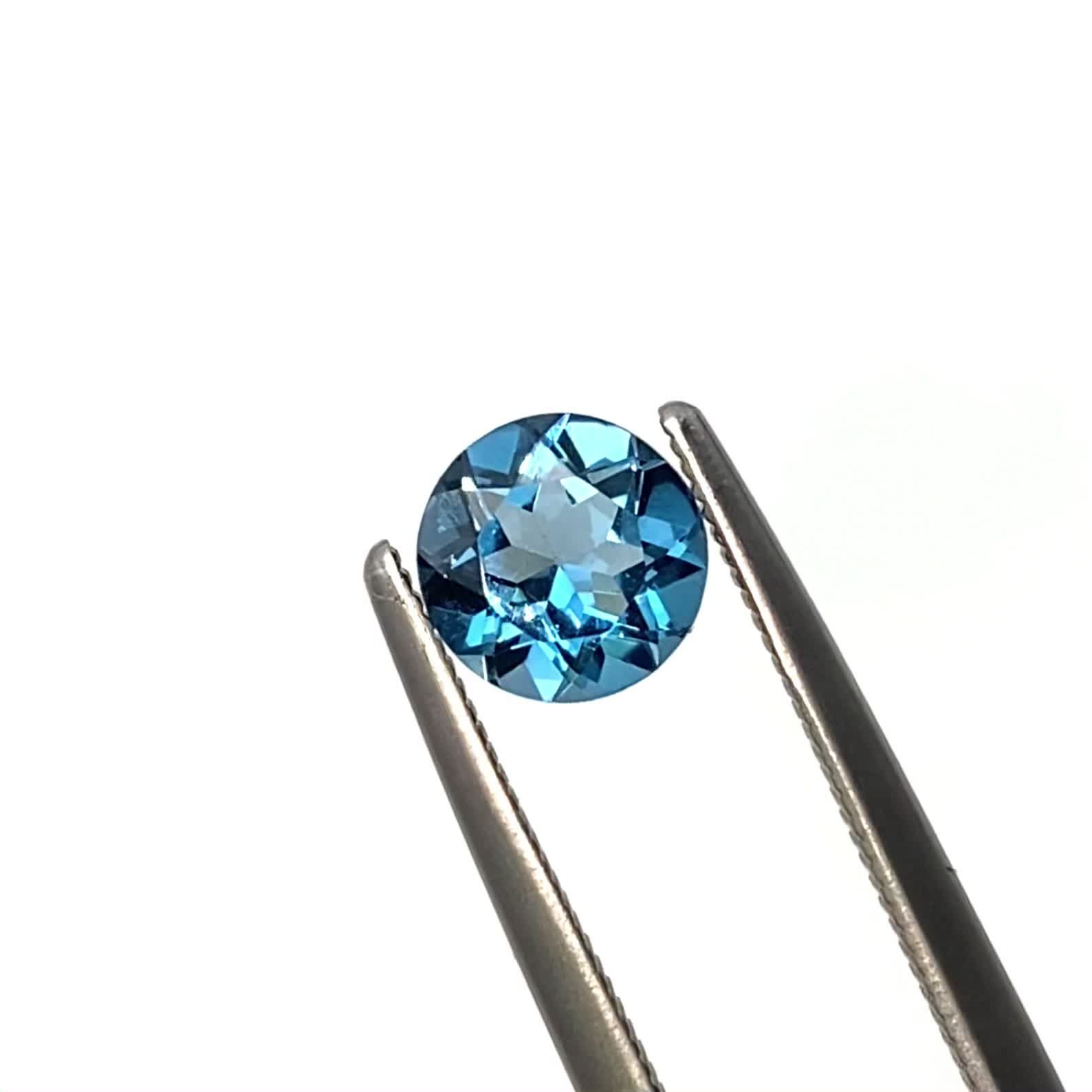 ロンドンブルートパーズ ブラジル産 0.99ct[240326785]6x6mm前後 | TOP