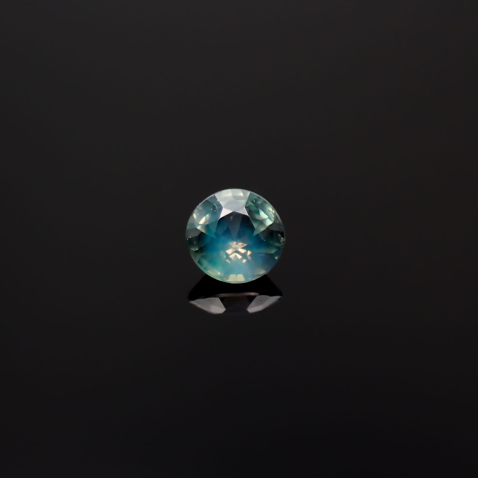 アレキサンドライトキャッツアイ ブラジル産/EmeraldMains社製 0.058ct[240527605]2.3x2.3mm前後