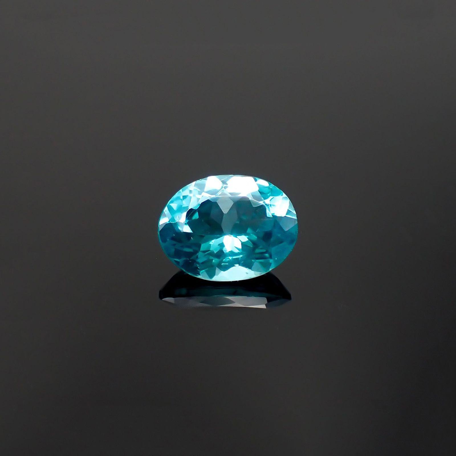 アパタイト(宝石名アパタイト)ブラジル産 識別済 1.84ct / 8.9x7mm前後 [251021344]