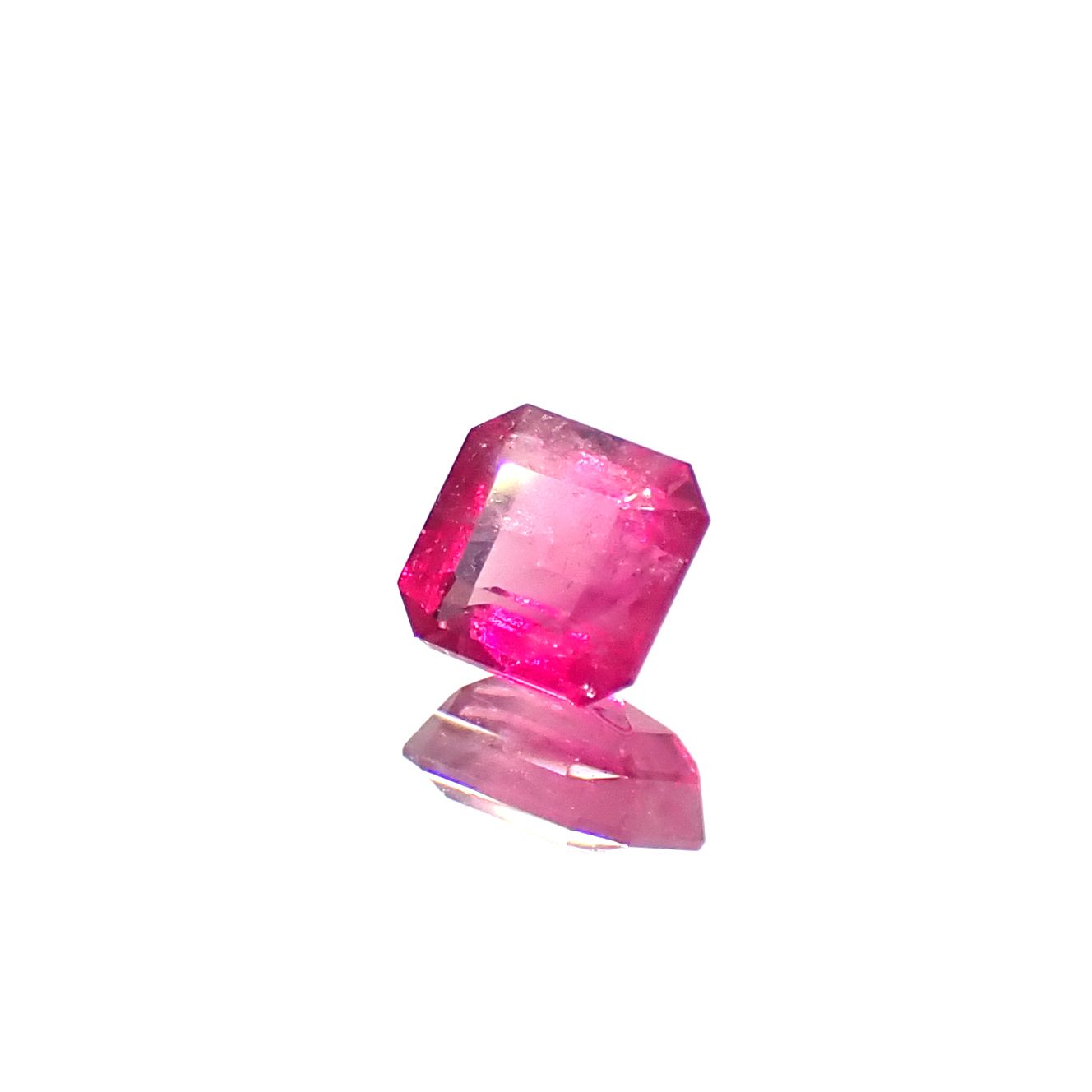レッドベリル/ピンクベリル アメリカ・ユタ州産 0.15ct [250530372]3.3x3.2mm前後