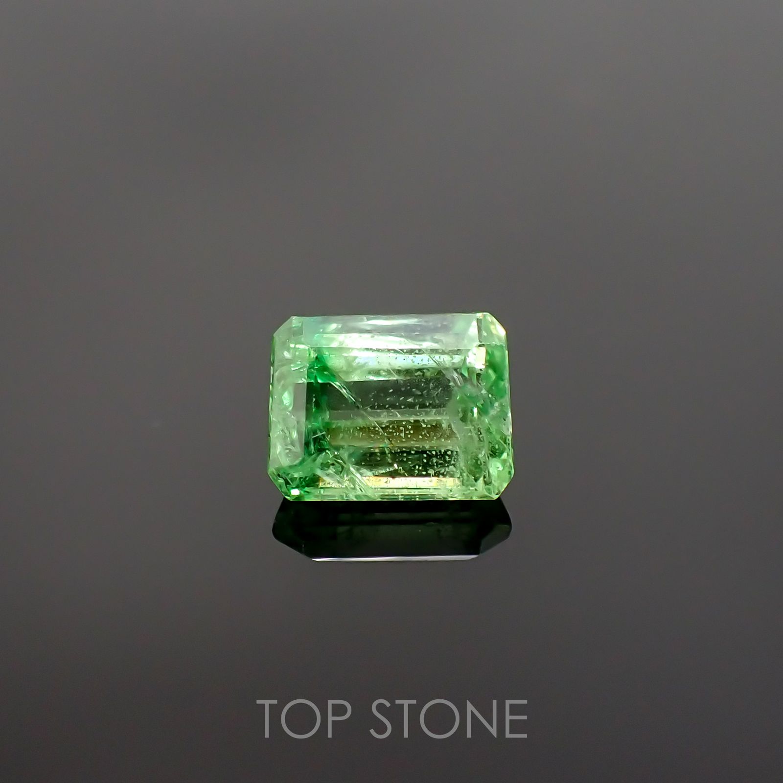バイカラーツァボライト(宝石名グリーン グロッシュラー・ガーネット) タンザニア産 1.64ct 識別済[210711916]7.1×5.4mm前後