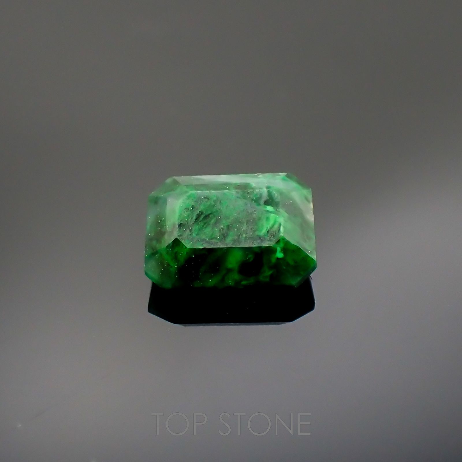 モーシッシ ビルマ産 1.35ct[220918041]8x6mm前後
