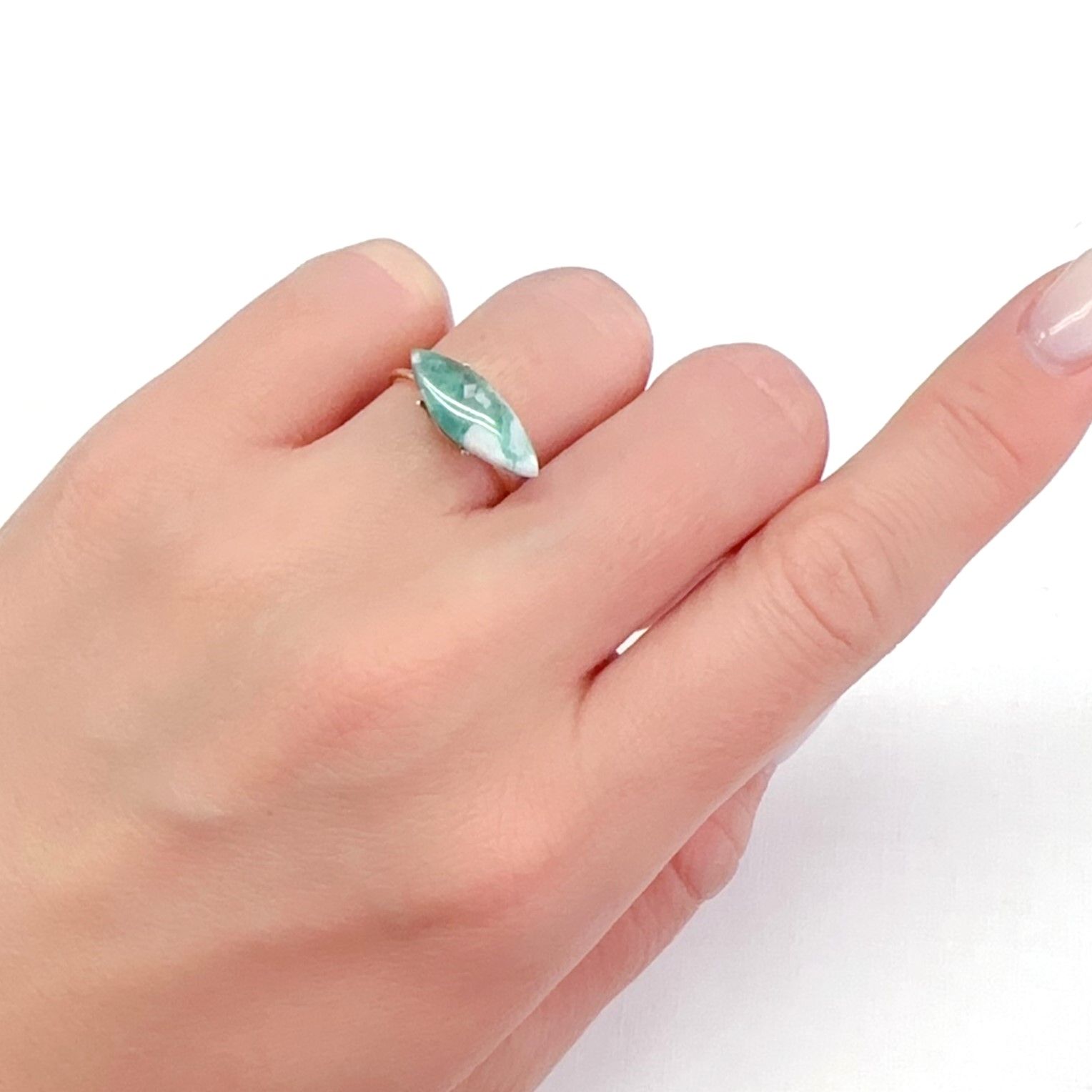 マトリックスエメラルド(エメラルドインクォーツ/フェルドスパー) ブラジル産 2.73ct[240326494]16.5x6mm前後