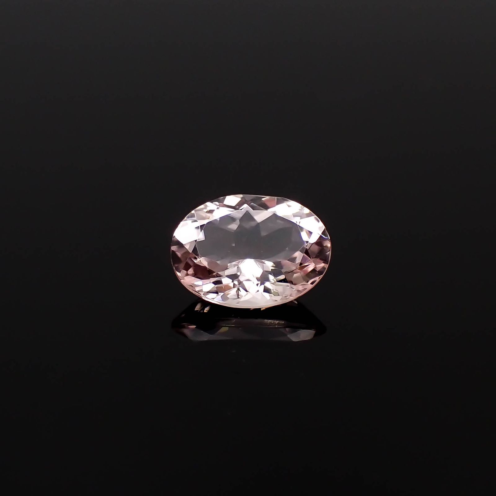 モルガナイト ブラジル産 1.02ct[240326776]7.9x6.1mm前後