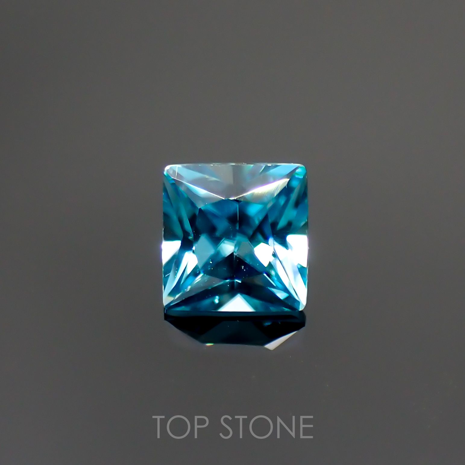 ◇プリンセスカット◇ブルージルコン(宝石名ジルコン) カンボジア産 1.09ct 識別済[210913437]5.1×5mm前後