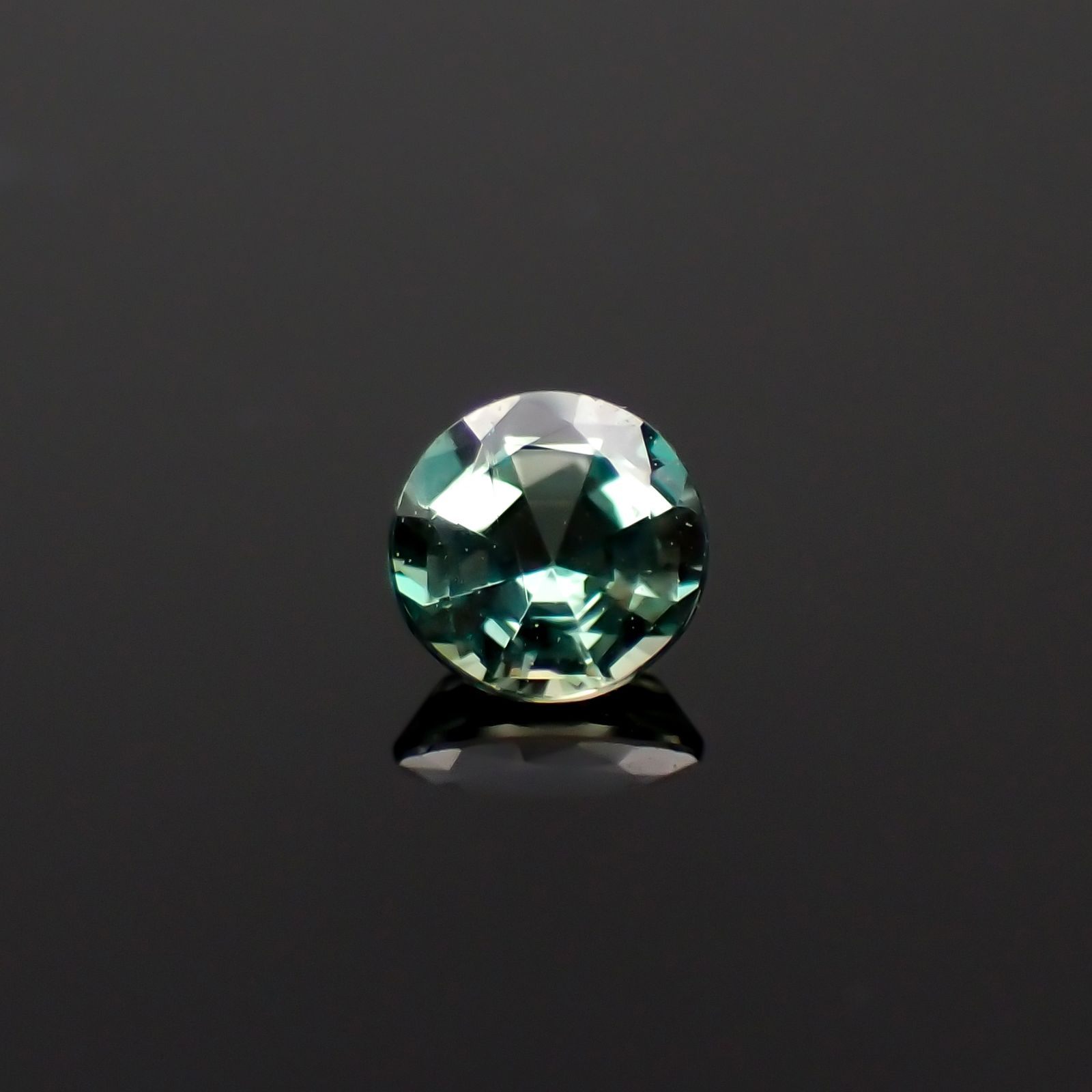 アレキサンドライト(宝石名アレキサンドライト)ブラジル産/EmeraldMains社製 0.167ct ソ付(彩珠)[231224619]3.3x3.2mm前後