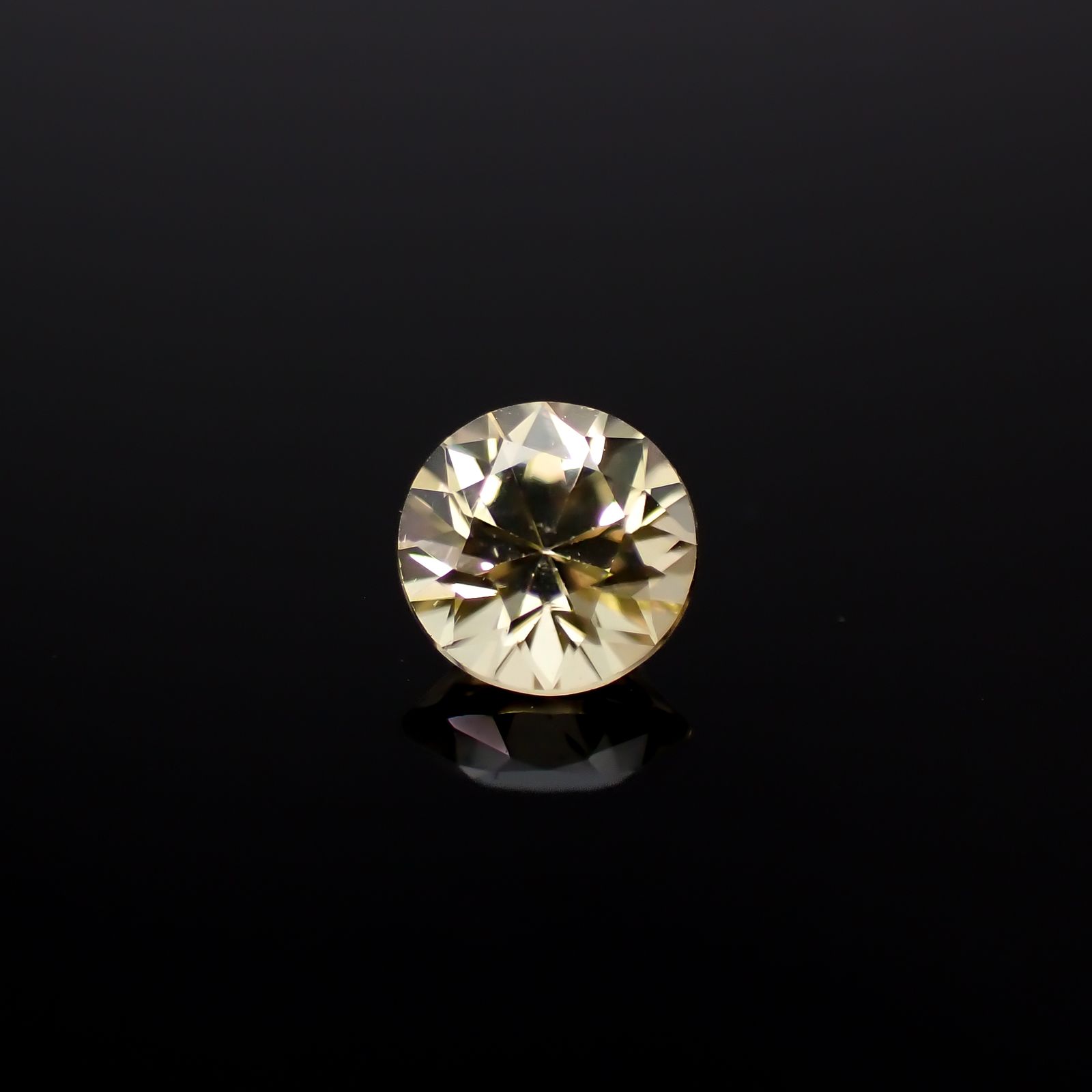 イエロージルコン(宝石名イエロー・ジルコン)スリランカ/カンボジア産 0.48ct 識別済[241129496]4.3x4.3mm前後