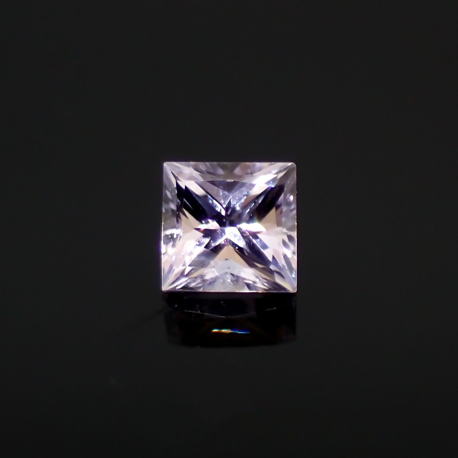 ◇プリンセスカット◇ラベンダーサファイア(宝石名サファイア)東アフリカ産 0.20ct 識別済[250817373]3.1x3mm前後