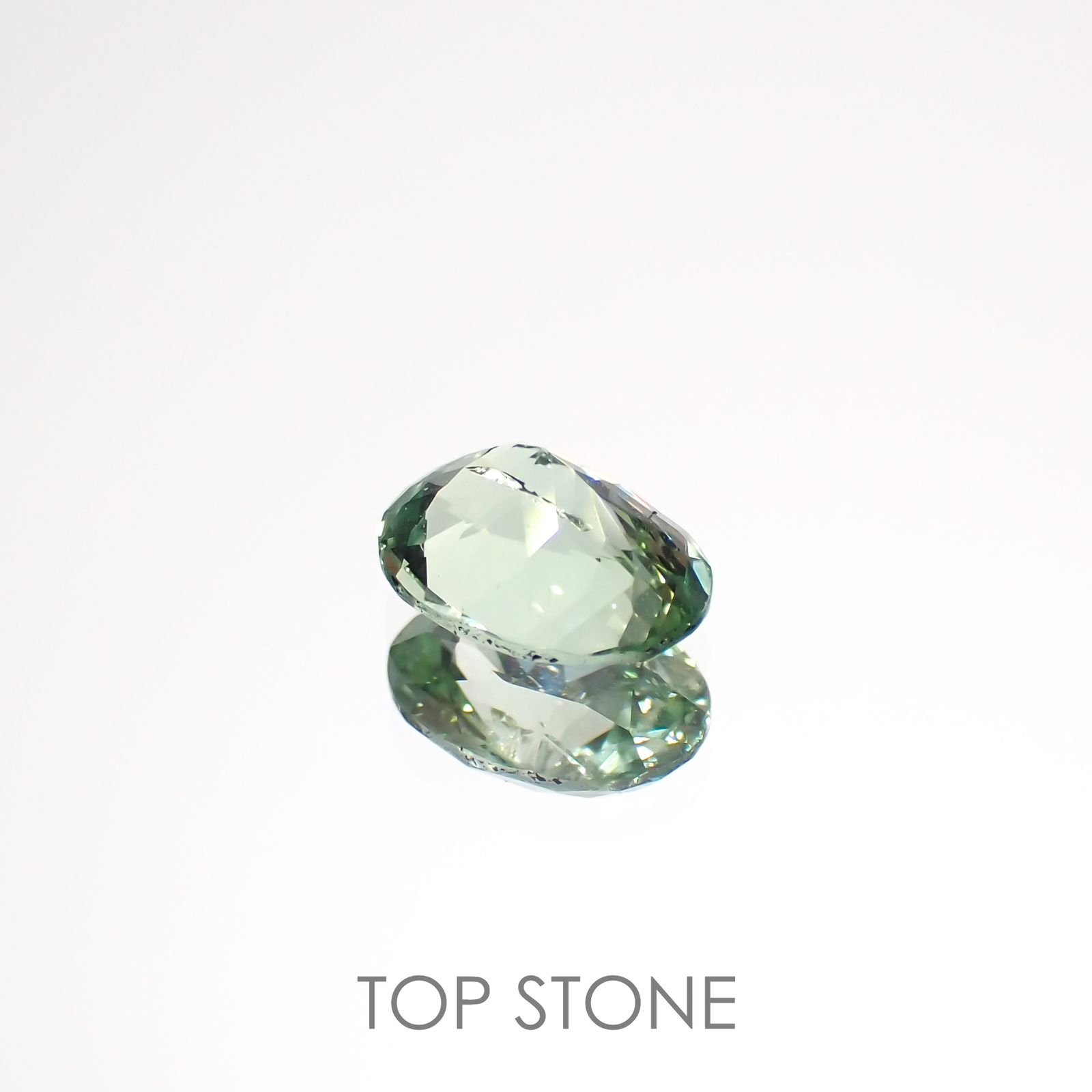 バナジウムコーネルピン(宝石名コーネルピン)タンザニア・タンガ州産 0.63ct 識別済[220716760]6.4x4.7mm前後