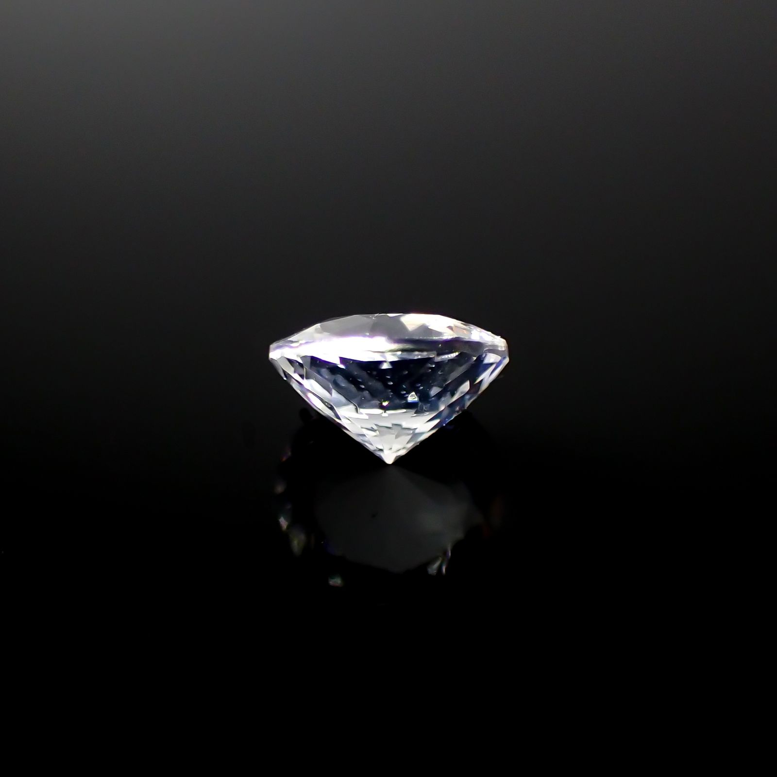 レインボームーンストーン ザンビア産 0.55ct[231224796]5.6x5.6mm前後