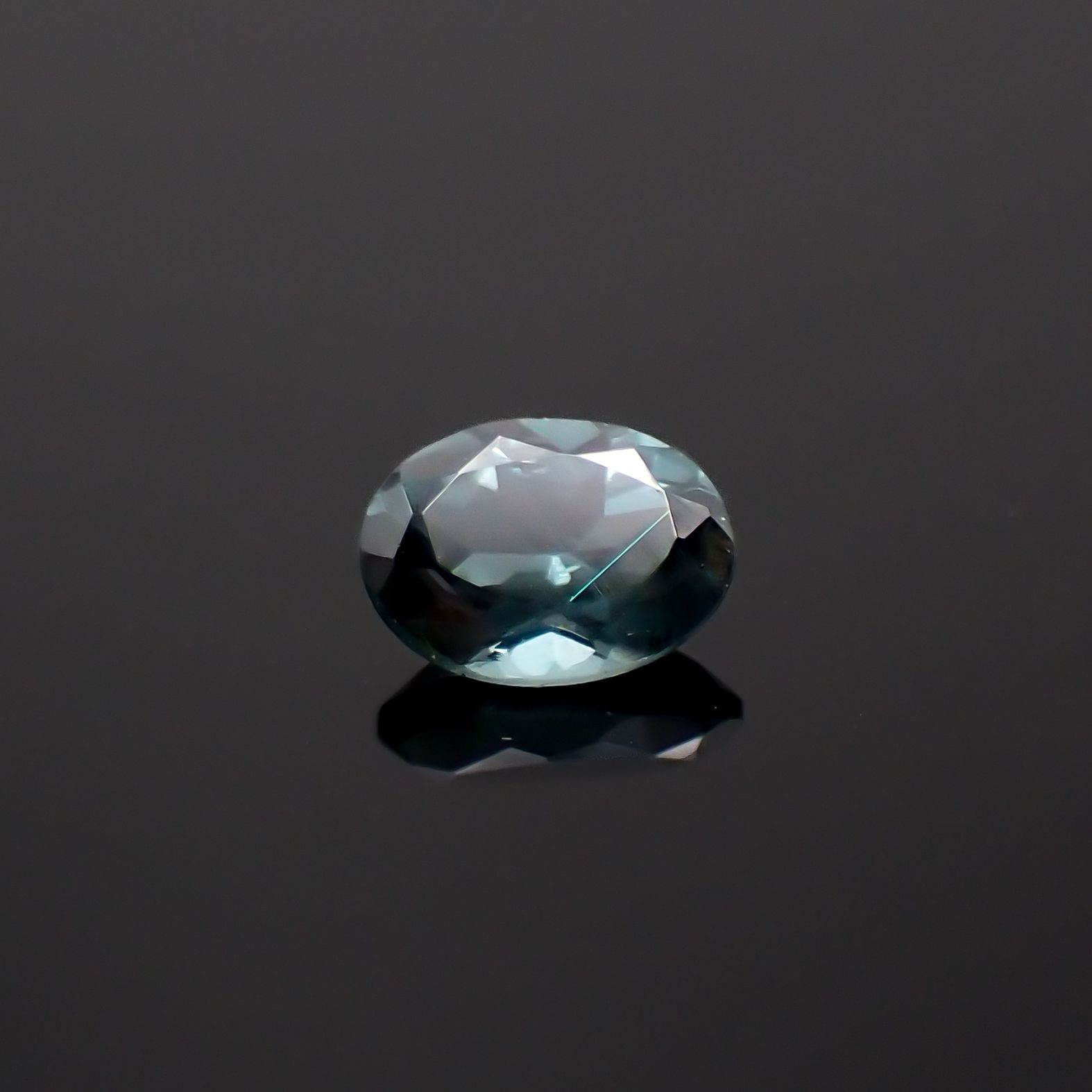 ベキリーブルーガーネット（カラーチェンジガーネット アレキタイプ） マダガスカル・ベキリー産 0.19ct[230923539]4x2.9mm前後