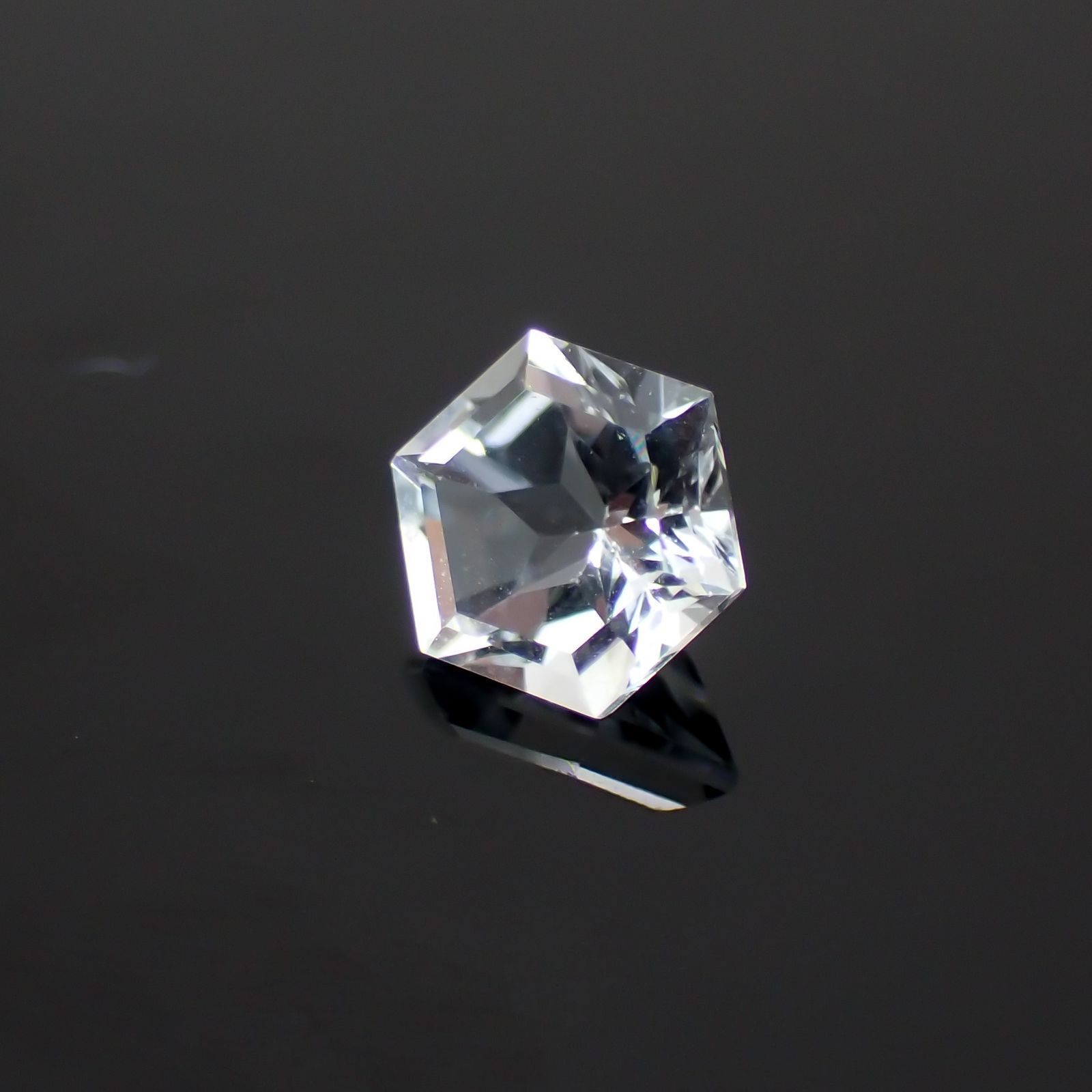 <ランダムセレクト1個販売> ◇ヘキサゴンカット◇アクアマリンSA(宝石名アクアマリン) ブラジル産 0.49ct前後 識別済[21029579]5×5mm前後