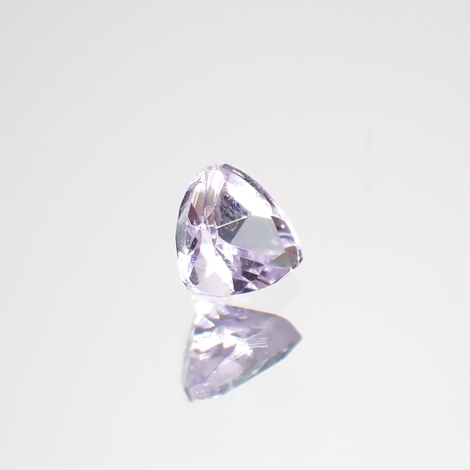 ラベンダーゾイサイト(宝石名ゾイサイト)タンザニア産 0.20ct 識別済[220115064]3.4x3.6mm前後