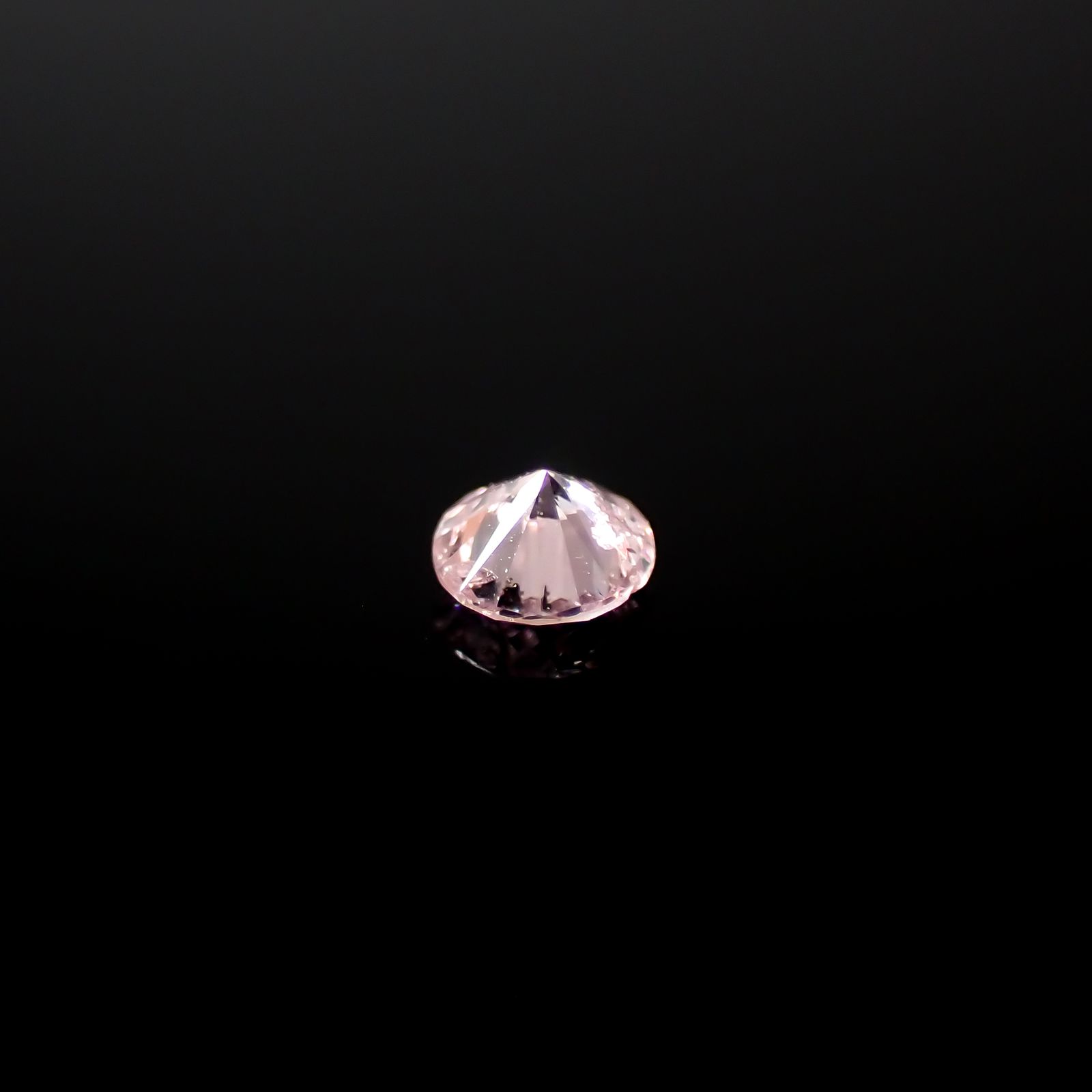 ピンクダイヤモンド(宝石名ダイアモンド I-2/FANCY PINK) 0.066ct ソ付(CGL)[240326636]2.54x2.61mm前後