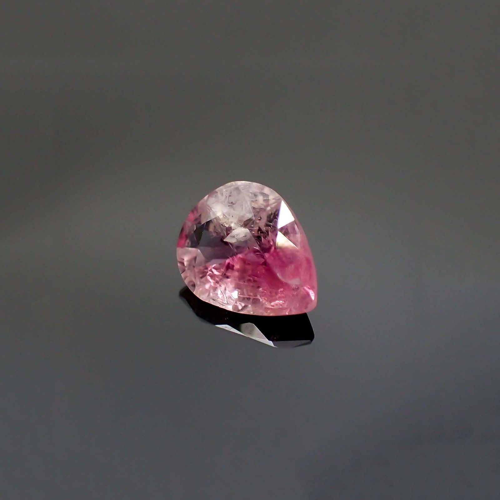 ピンクポードレッタイト(宝石名ピンク・ポードレッタイト)ビルマ産 ソ付(彩珠) 0.742ct / 7.4x5.9mm前後 [260722815]