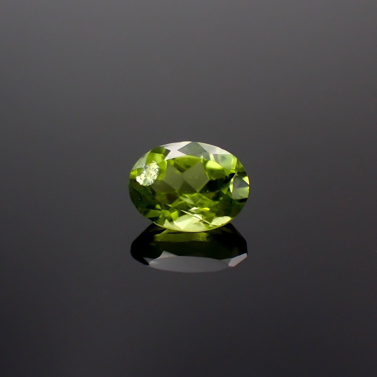 リリーパッドペリドット アメリカ・アリゾナ州産 1.55ct[231224599]8x6.1mm前後