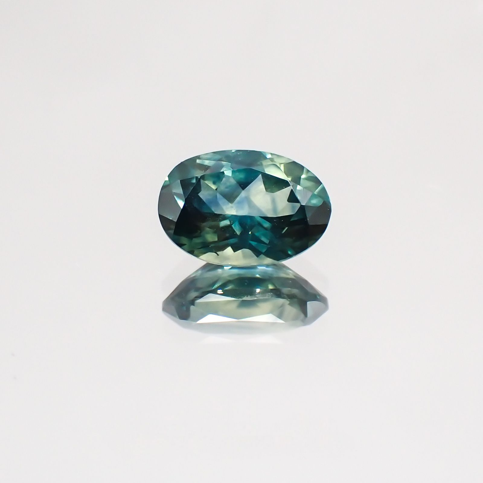 モンタナサファイア アメリカ産 ルース 0.78ct[20129306]6.5×4.5mm前後